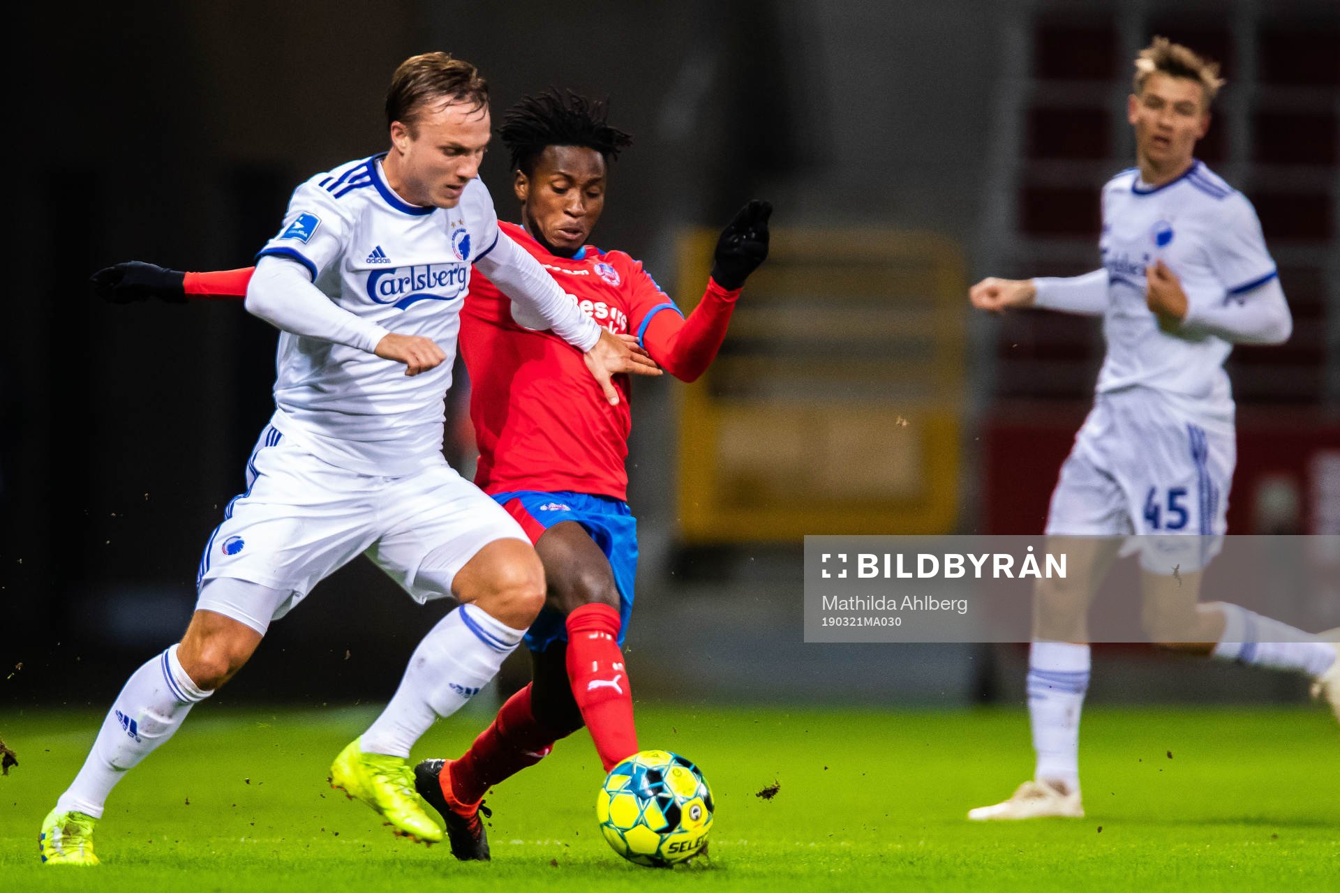 FC Köpenhamns Pierre Bengtsson och Helsingborgs Mamudu Moro