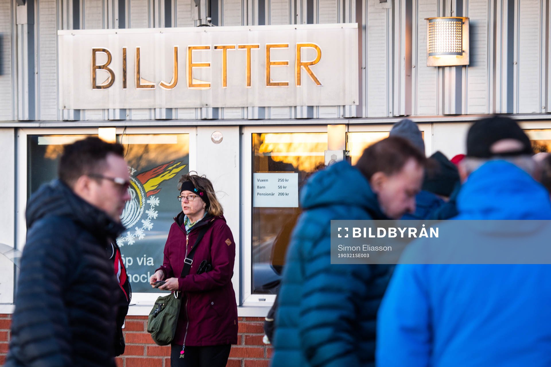 Supportrar köar för biljetter