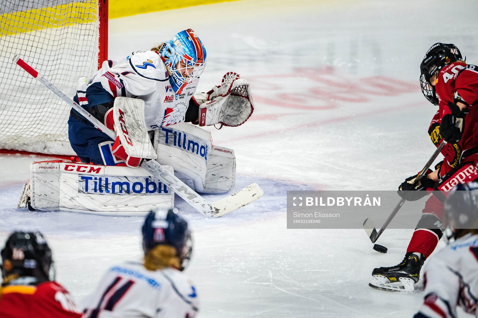 Luleås Noora Tulus framför Linköpings målvakt Eveliina