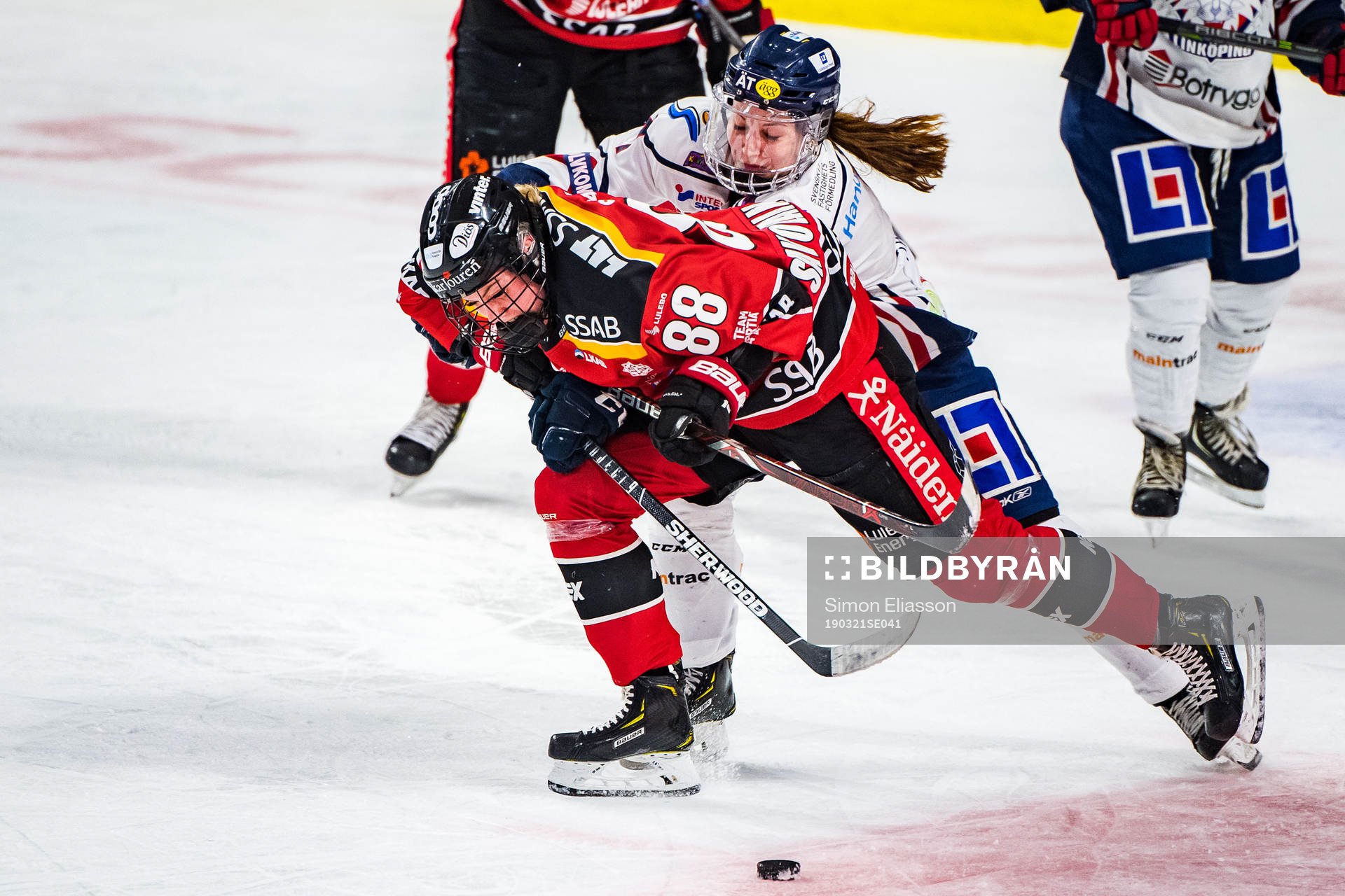 Luleås Ronja Savolainen och Linköpings Susanna Tapani