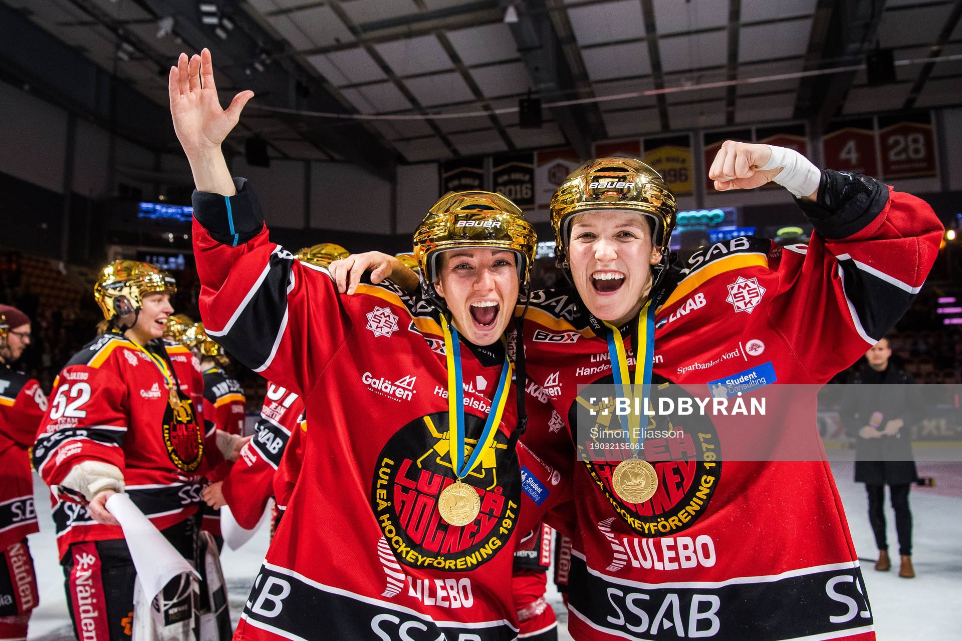 Luleås Rebecca Stenberg och Michelle Karvinen jublar