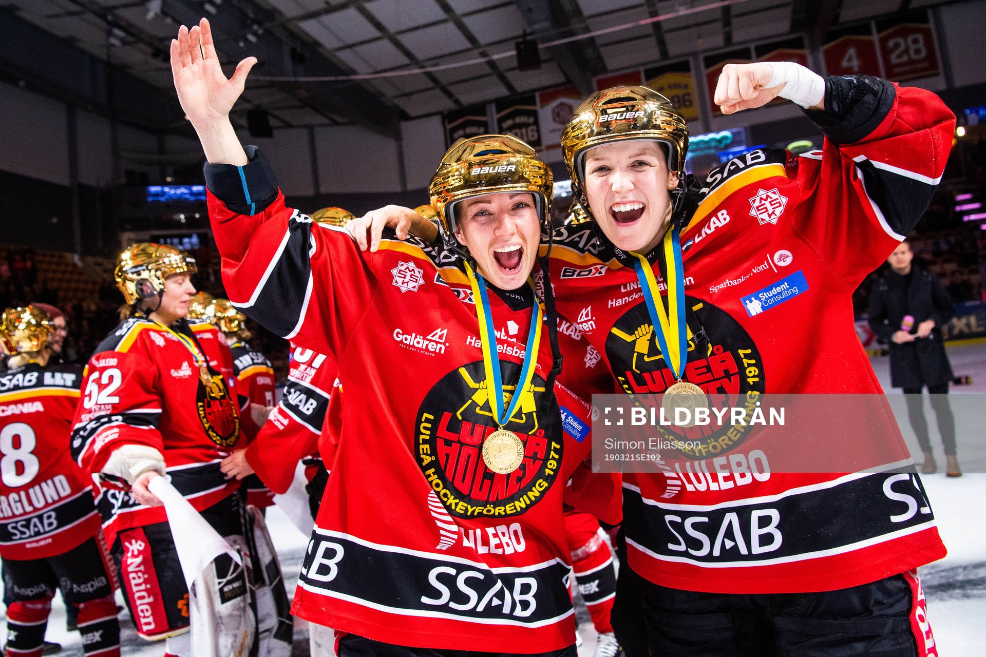Luleås Rebecca Stenberg och Michelle Karvinen jublar