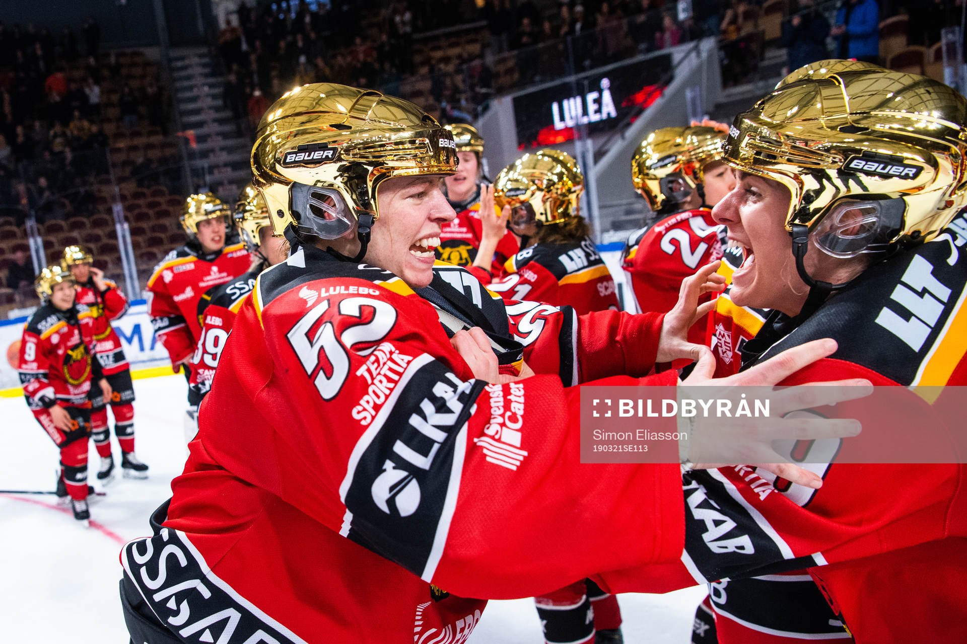 Luleås målvakt Sara Grahn och Emma Nordin jublar