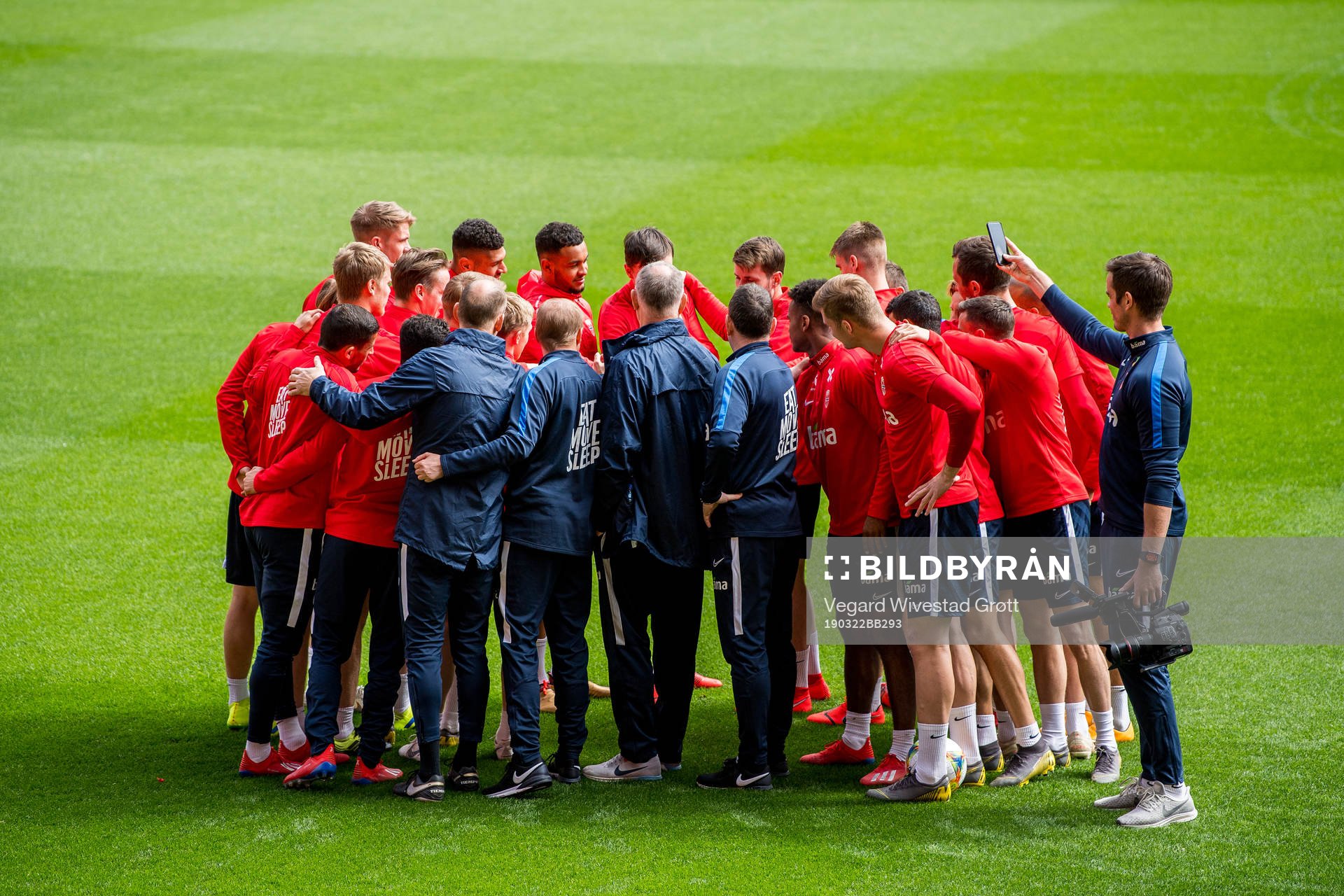 Lars Lagerbäck, head coach of Norway, gathers his players