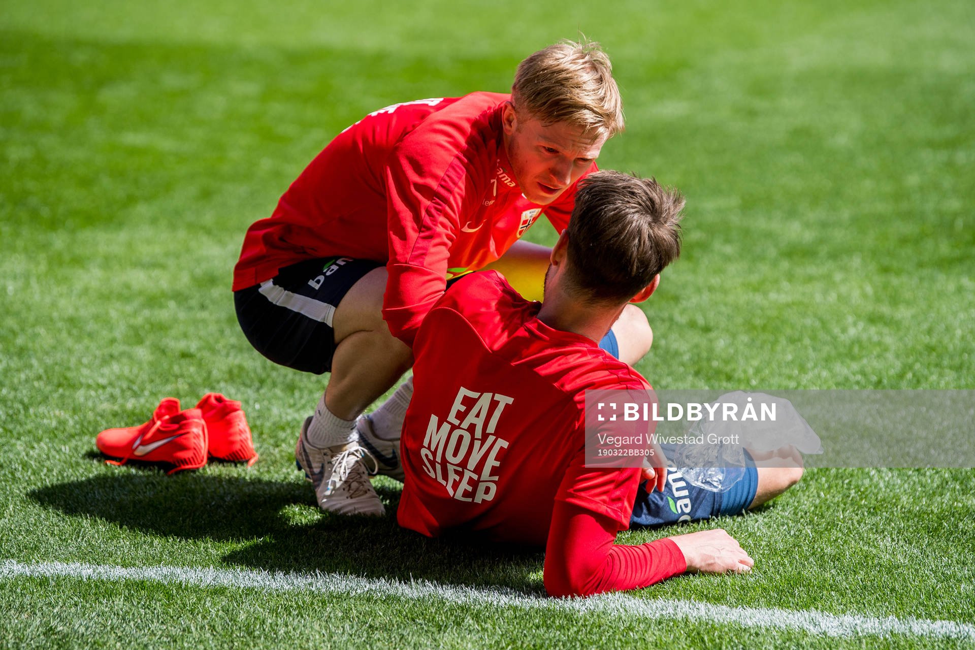 Mats Møller Dæhli of Norway speaks to teammate Håvard