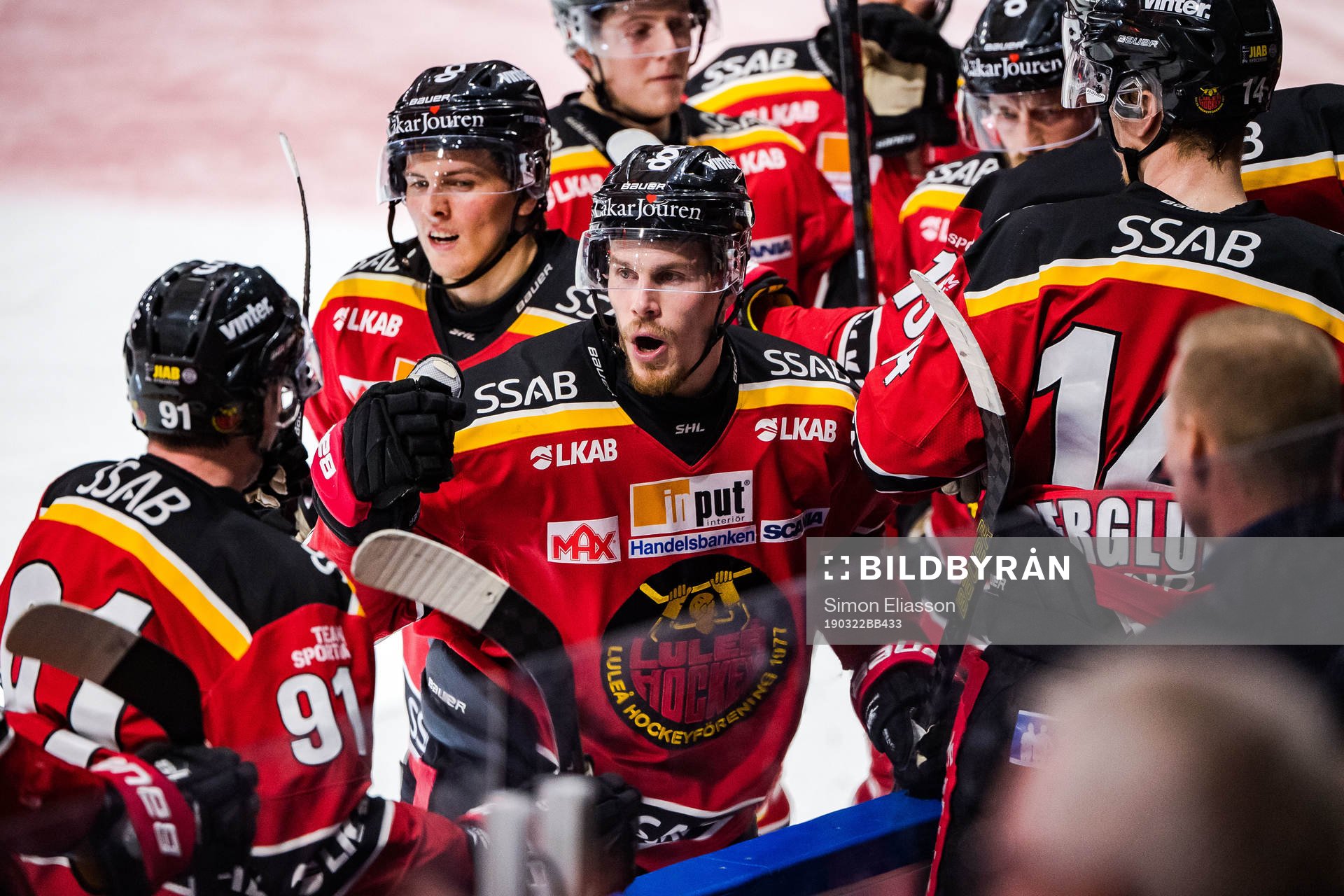 Luleås Emil Larsson jublar med lagkamrater