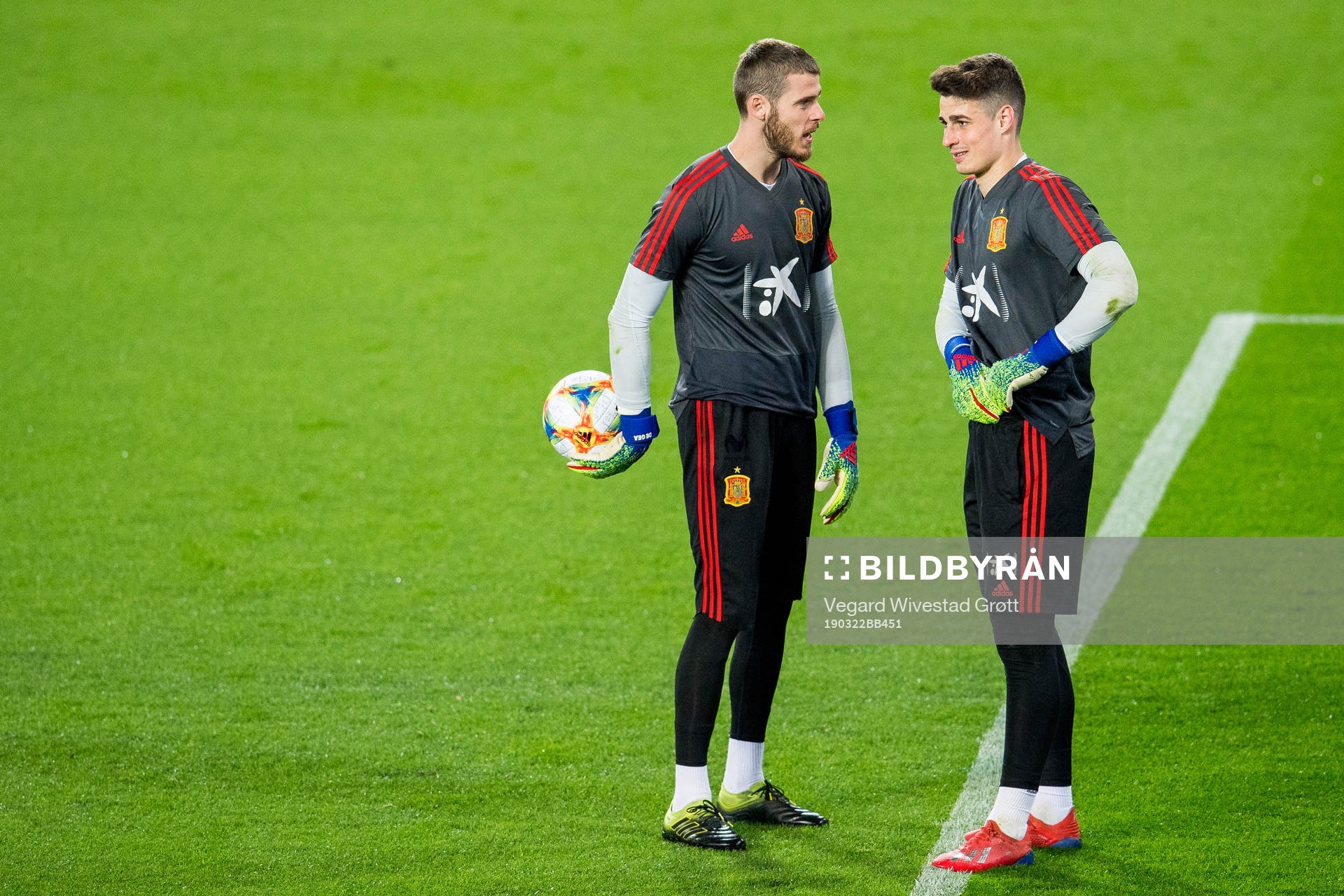 Goalkeeper David de Gea and Kepa Arrizabalaga of Spain during a training session on March 22, 2019 in Valencia.