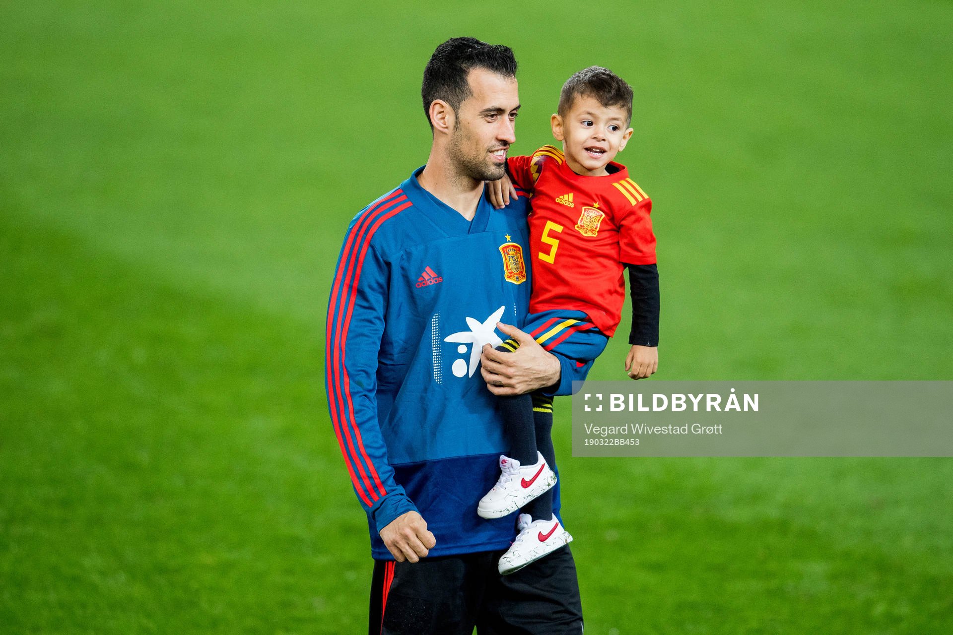Sergio Busquets of Spain with his son during a training session on March 22, 2019 in Valencia.