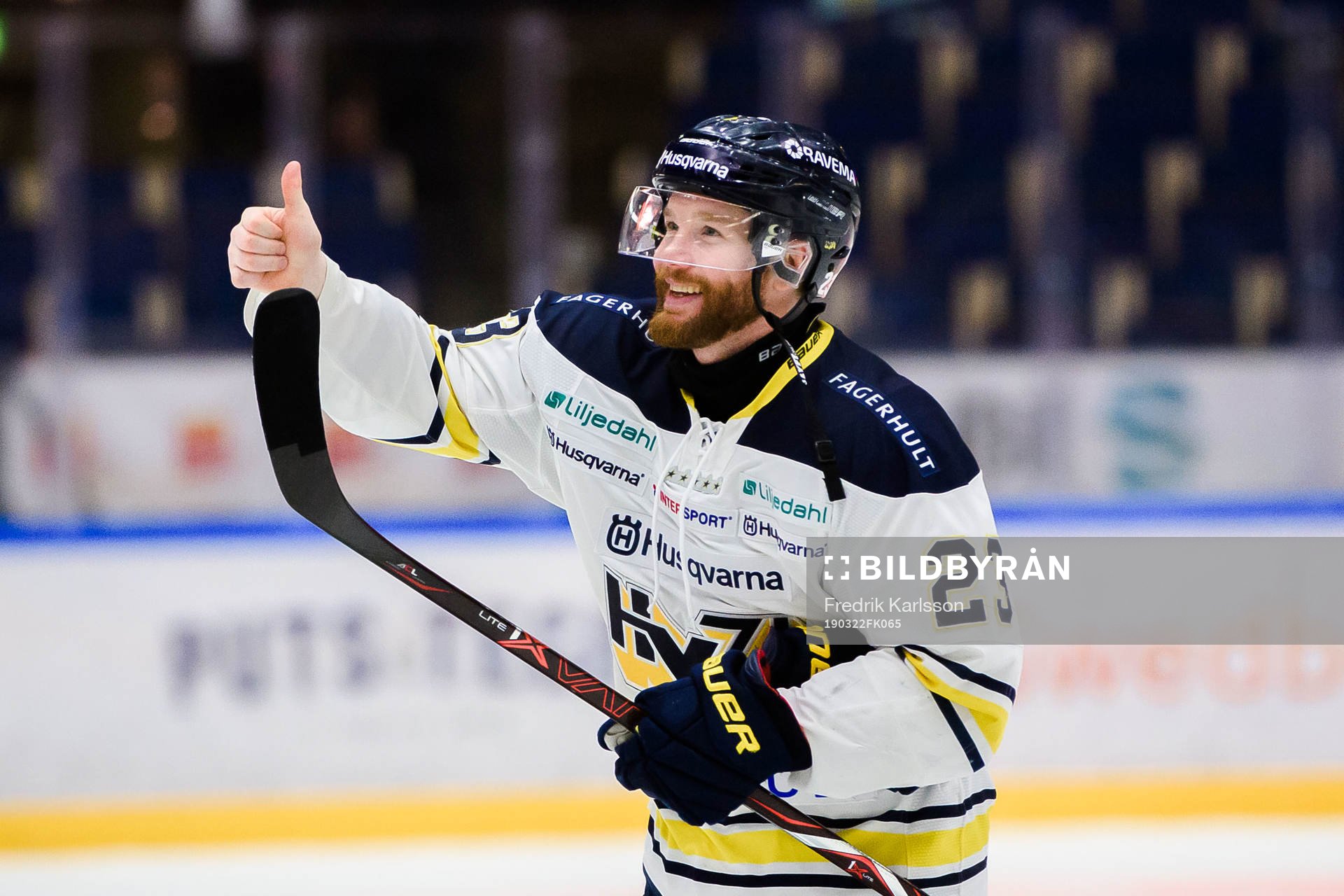 s Robin Figren jublar och tackar publiken