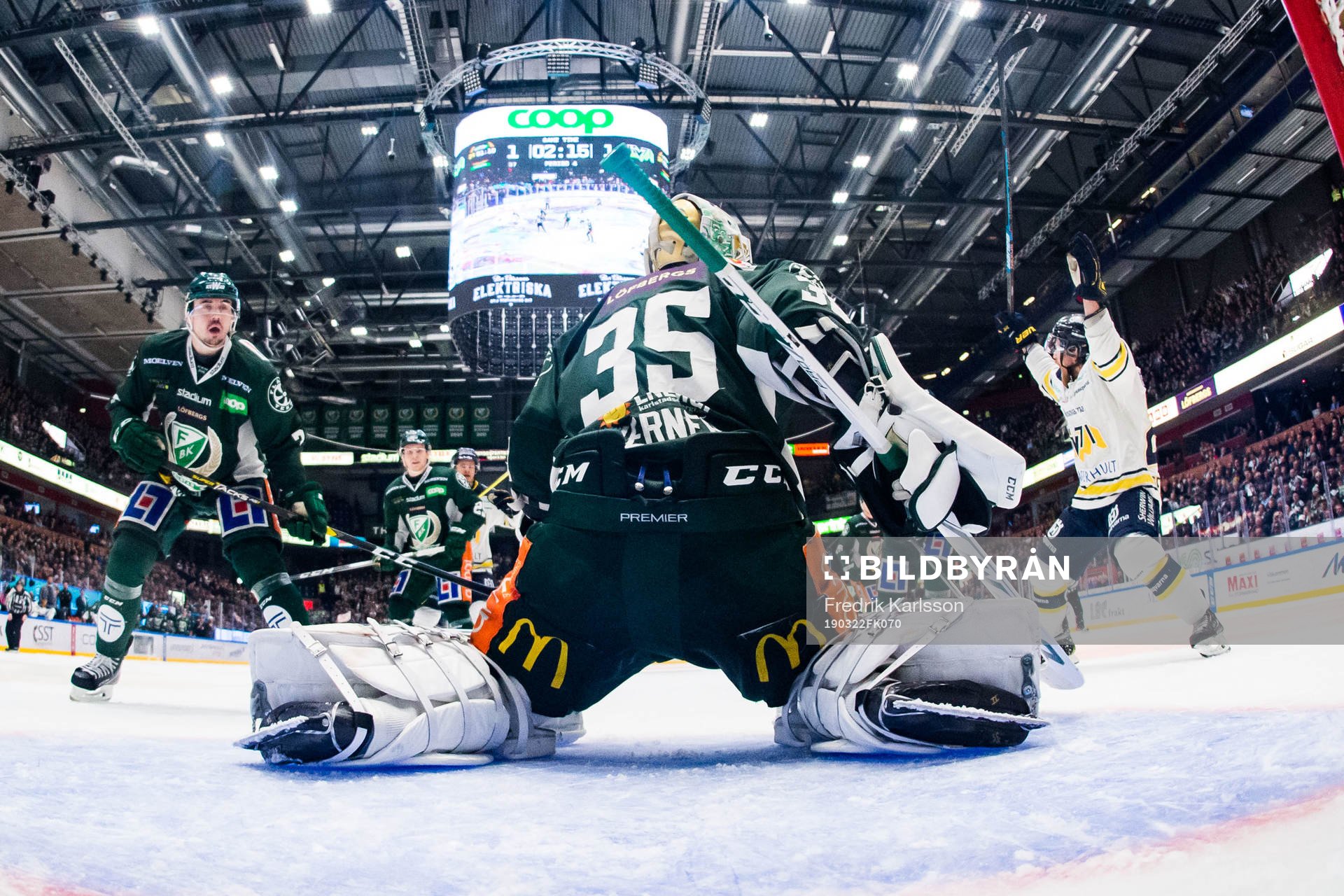 s Mattias Tedenby jublar