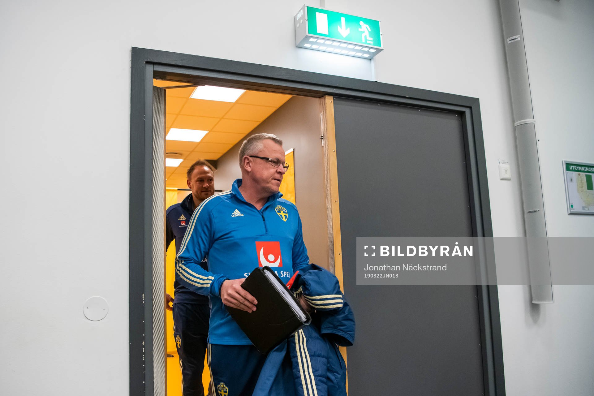 Sweden's head coach Janne Andersson (R) and team captain