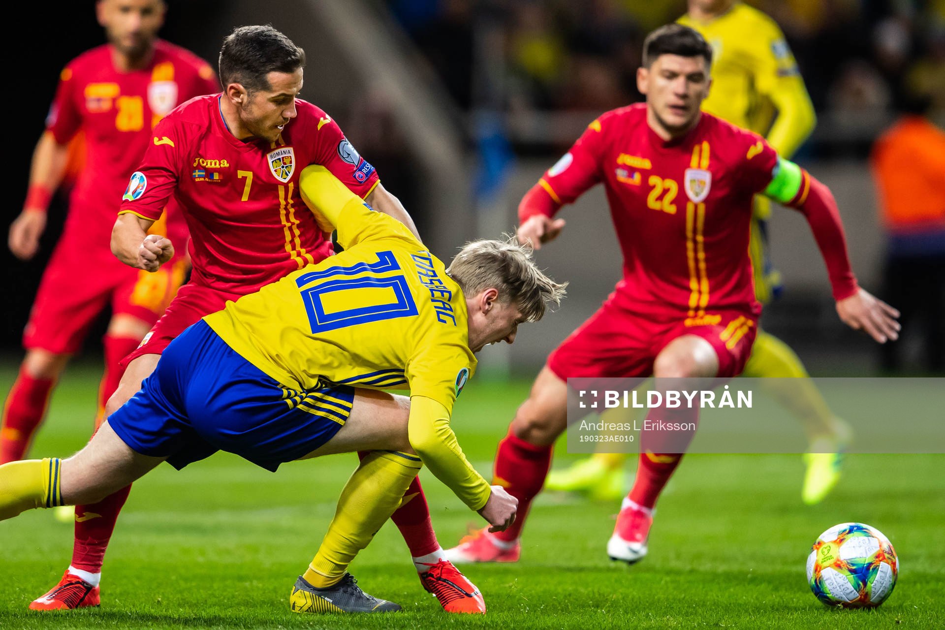 Alexandru Chipciu of Romania and Emil Forsberg of Sweden
