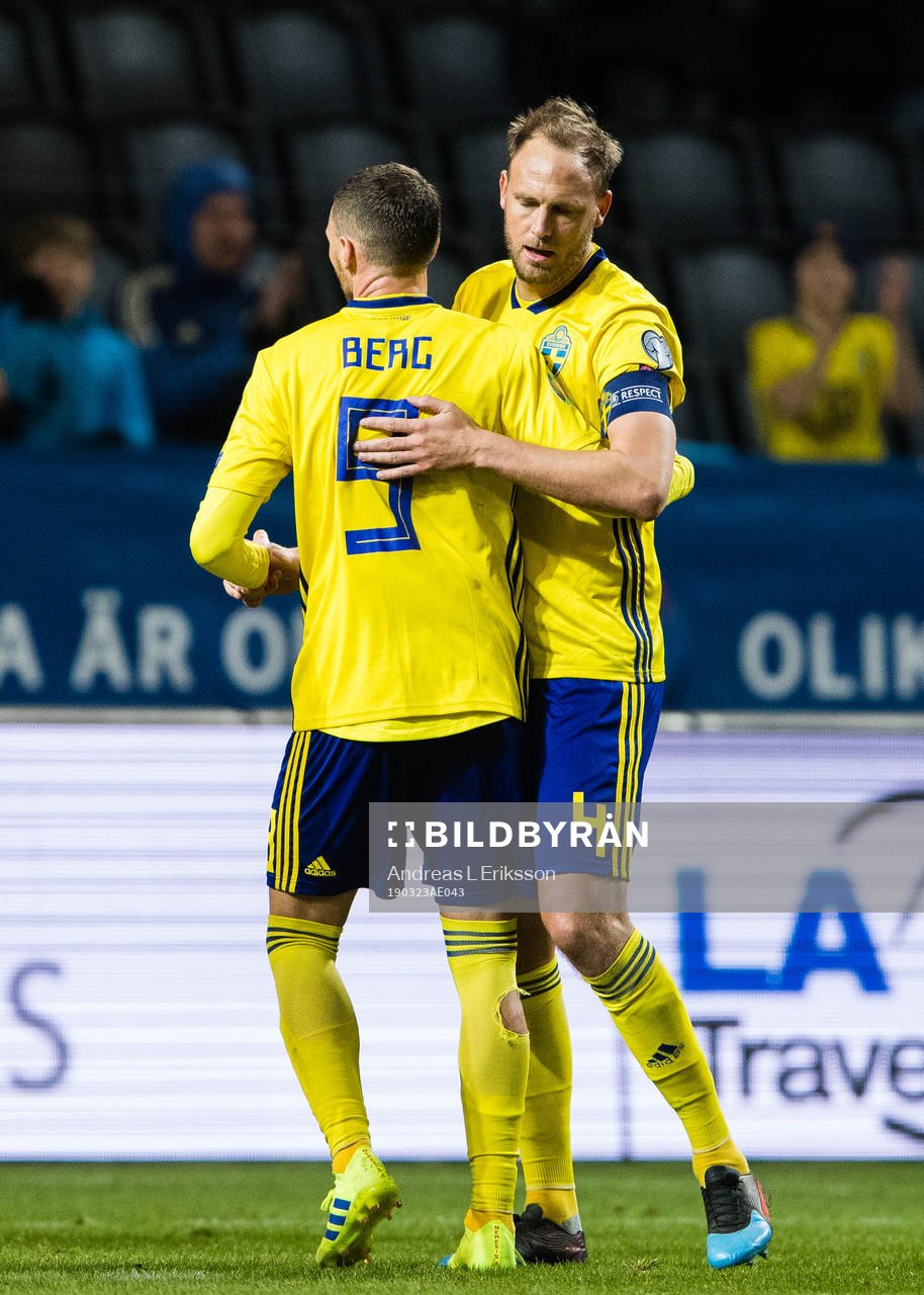 Marcus Berg and Andreas Granqvist celebrates