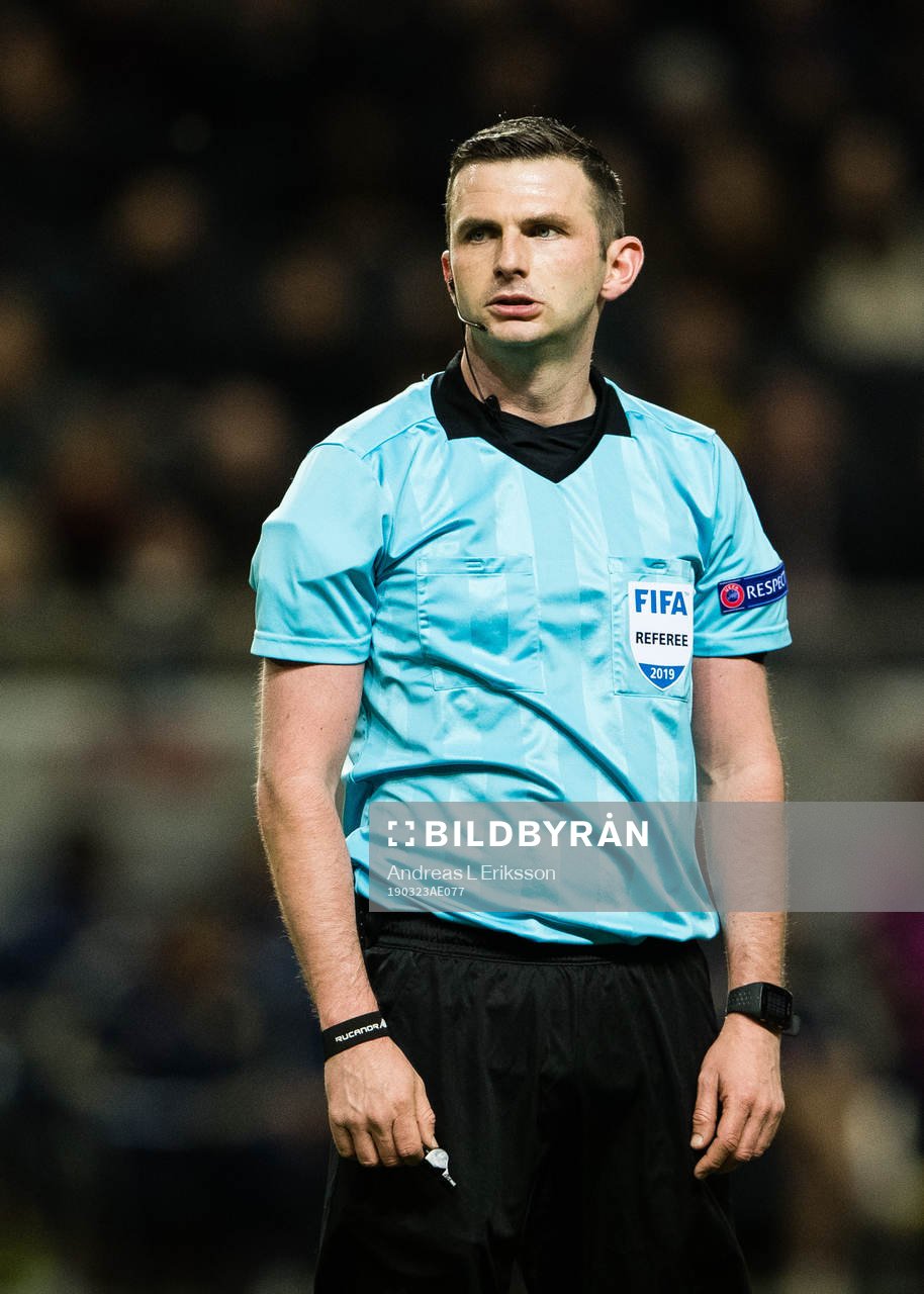 Referee Michael Oliver