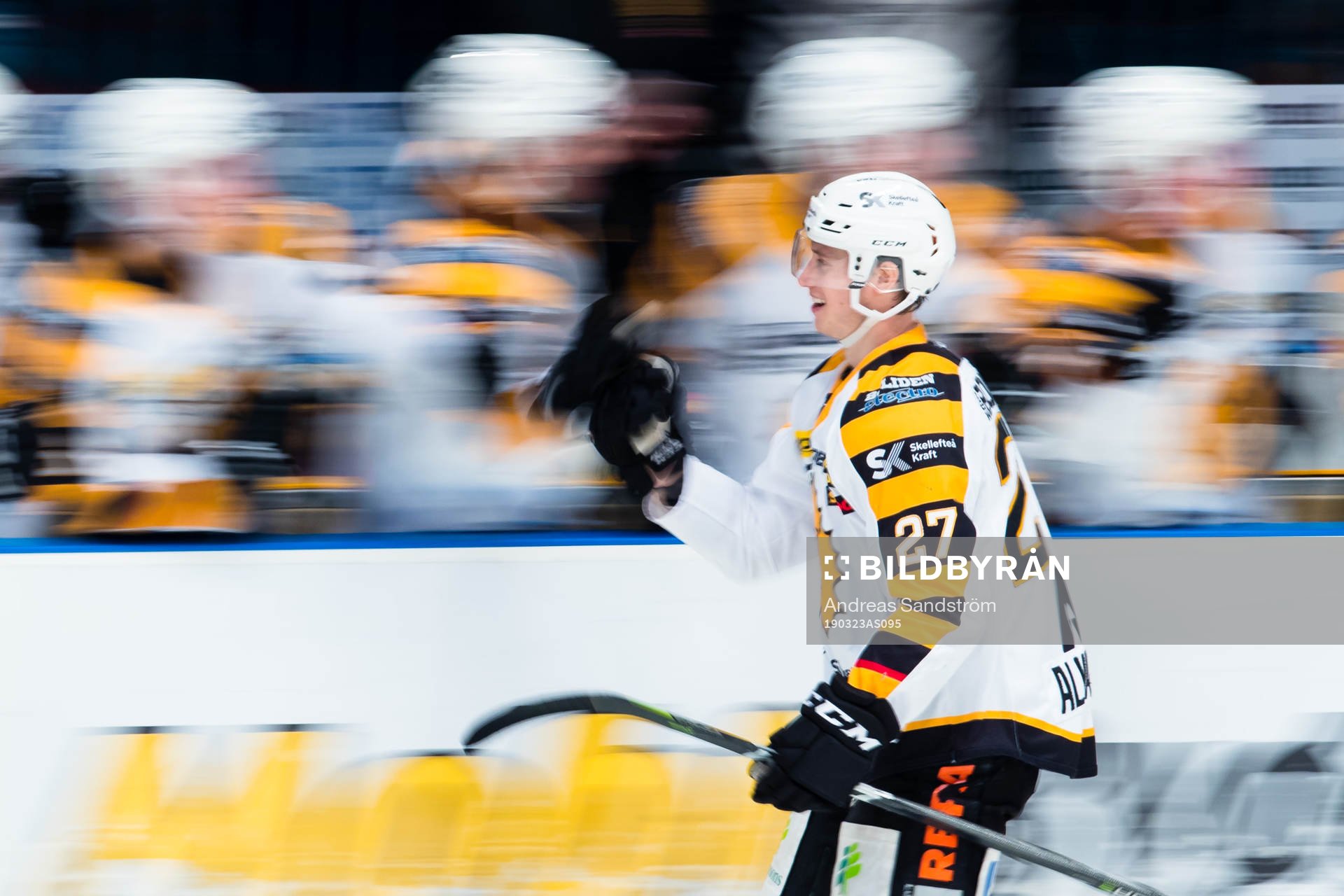 Skellefteås Robin Alvarez jublar med lagkamrater