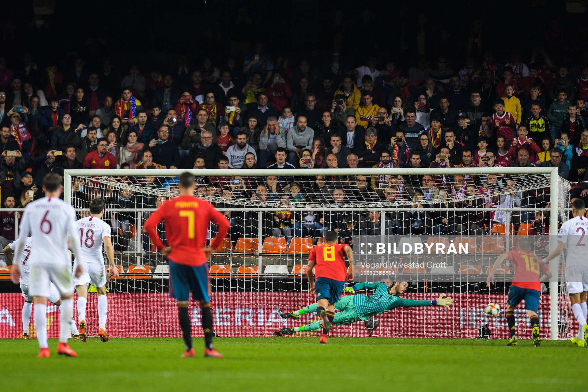 Joshua King of Norway scores 1-1 behind goalkeeper David de