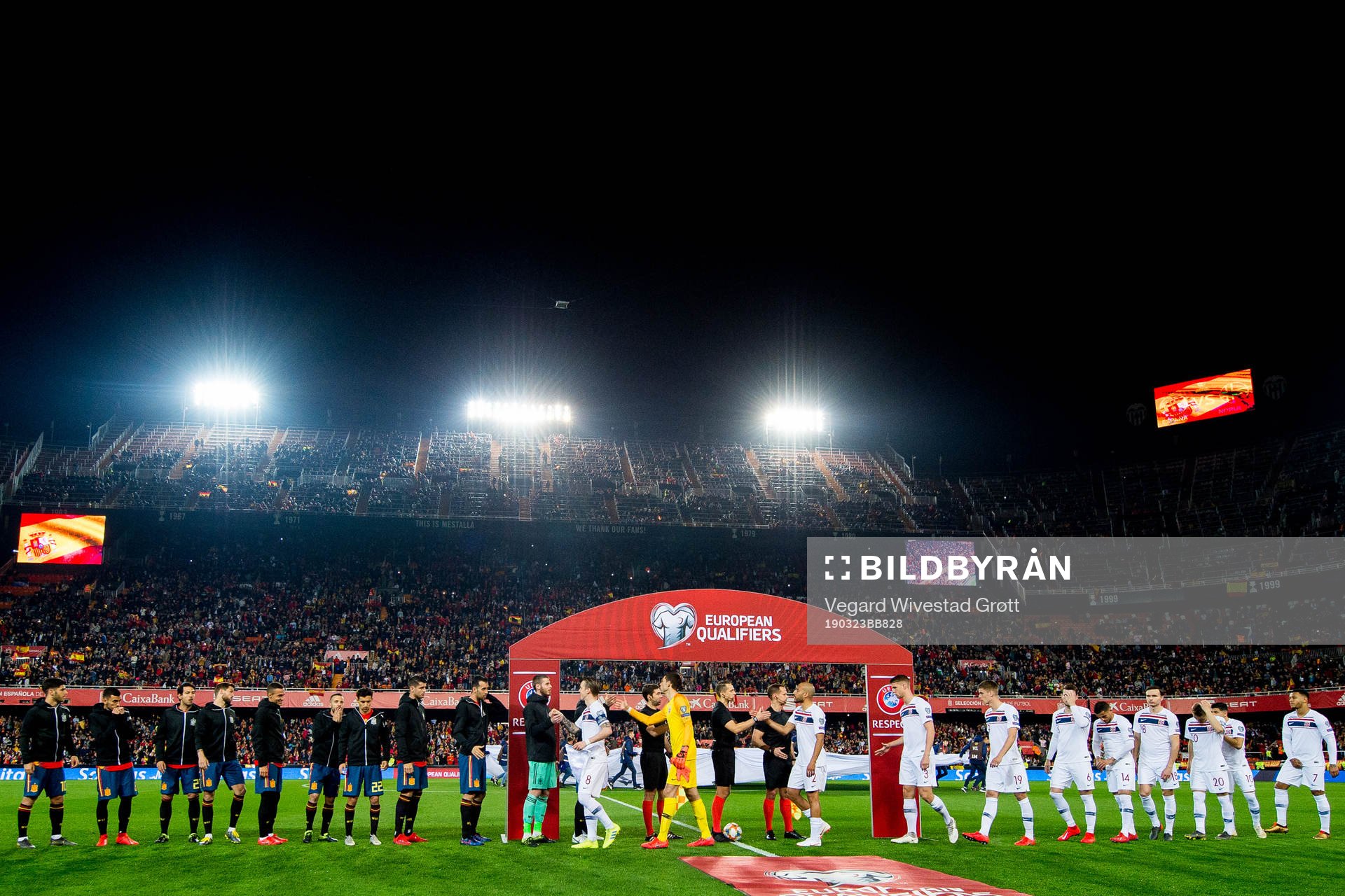 The players of Spain and Stefan Johansen, goalkeeper Rune Almenning Jarstein, Haitam Aleesami, Kristoffer Ajer, Markus Henriksen, Håvard Nordtveit, Omar Elabdellaoui, Ole Kristian Selnæs, Martin Ødegaard, Tarik Elyounoussi and Joshua King of Norway ahead of the UEFA Euro Qualifier football match between Spain and Norway on March 23, 2019 in Valencia.