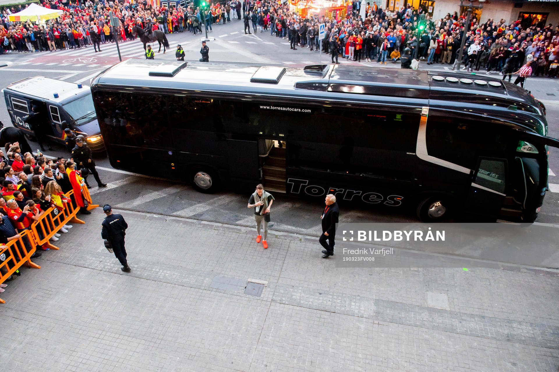 Stefan Johansen of Norway arrives the stadium