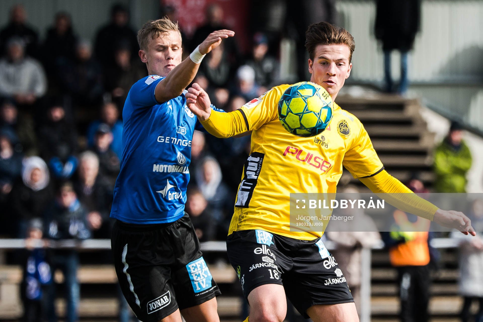 Elfsborgs Simon Olsson och Halmstads Oscar Petersson