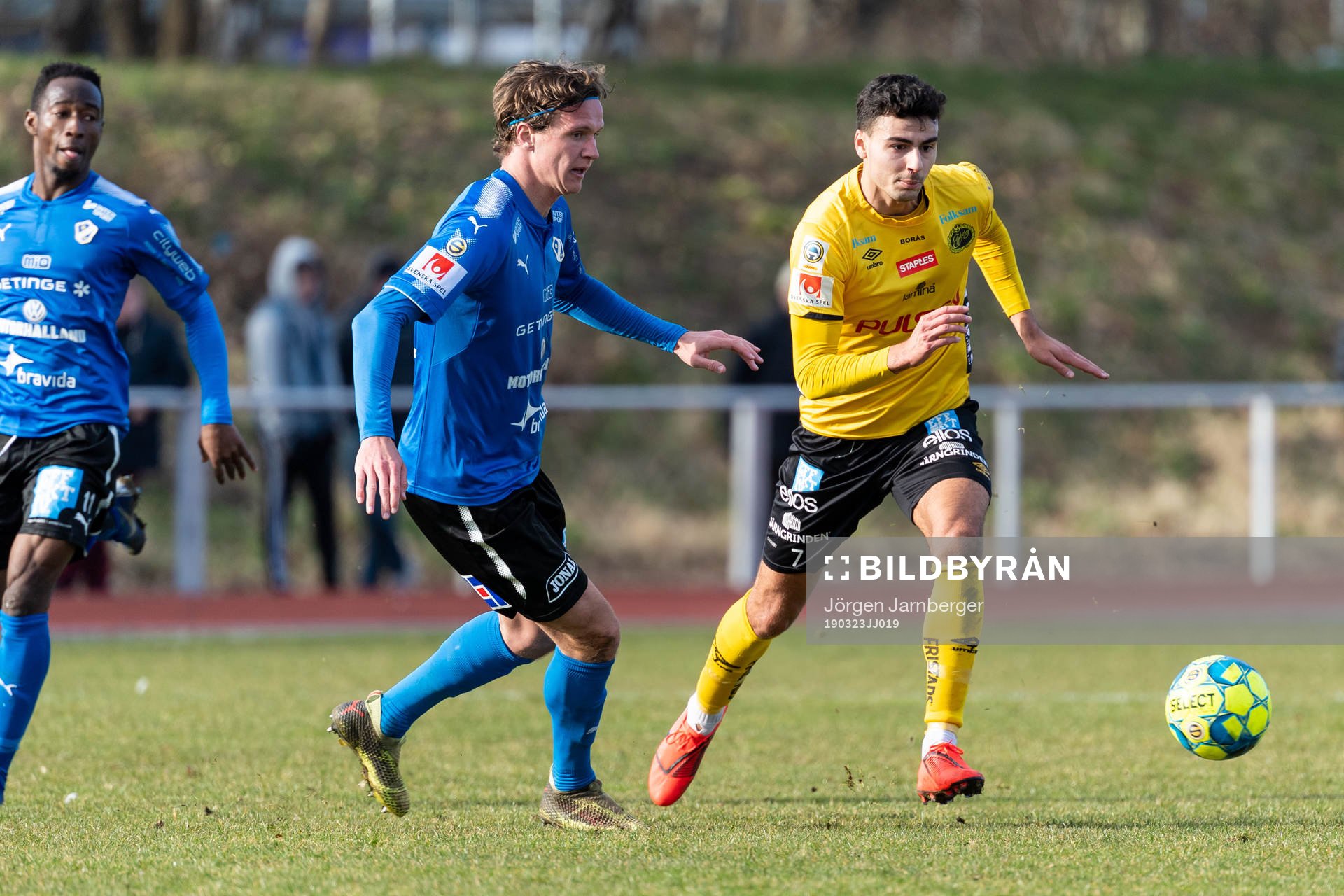 Elfsborgs Deniz Hümmet och Halmstads Alexander Berntsson