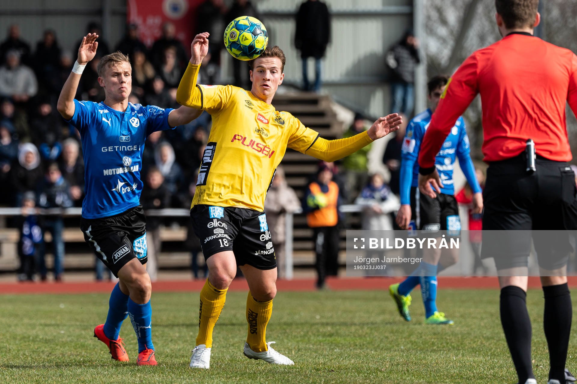 Elfsborgs Simon Olsson och Halmstads Oscar Petersson