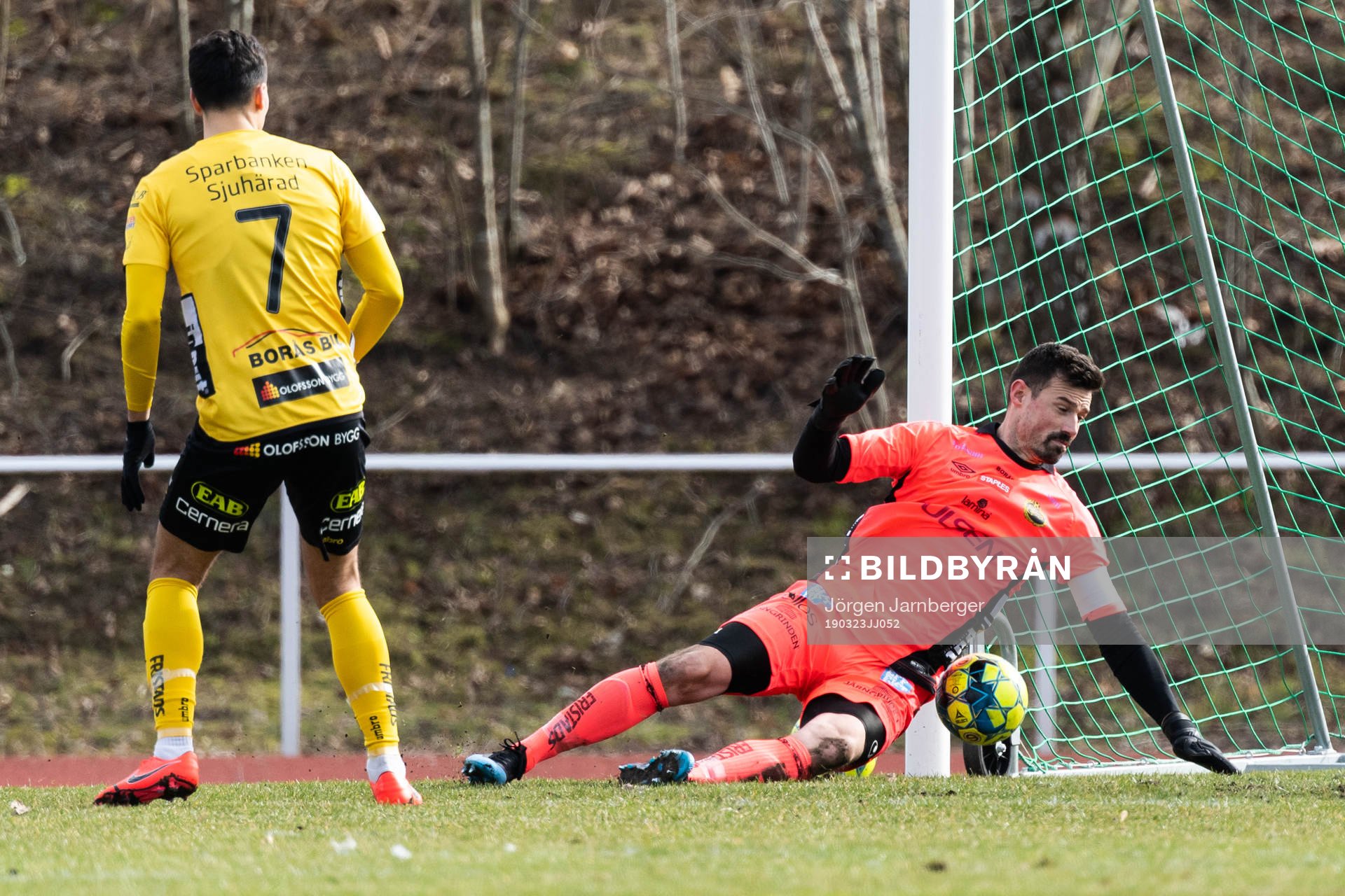 Elfsborgs målvakt Kevin Stuhr Ellegaard släpper in bollen