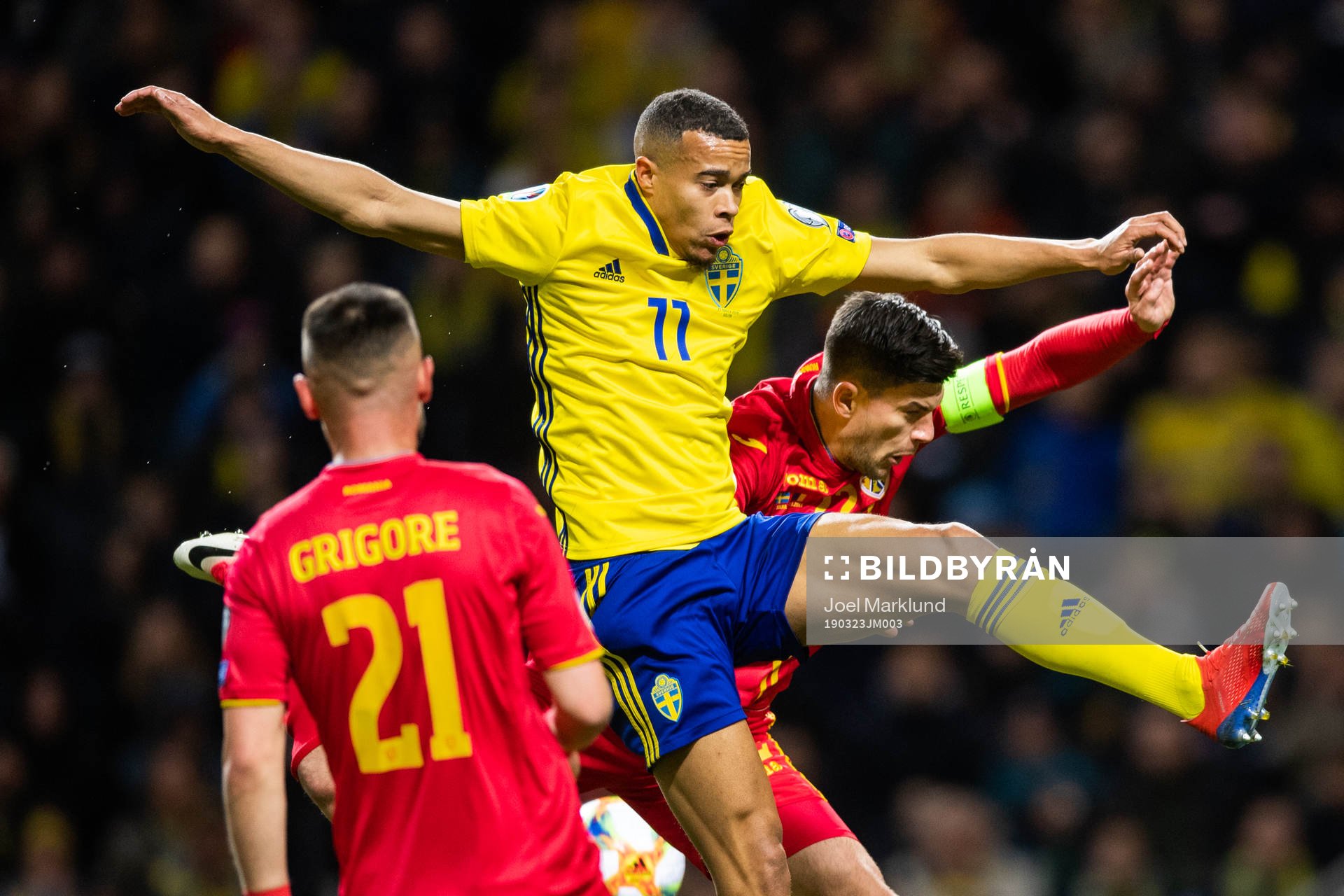 Robin Quaison of Sweden and Cristian Sapunaru of Romania