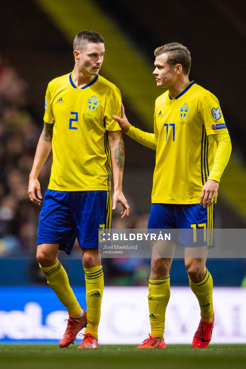 Mikael Lustig gets substituted and talks to Viktor Claesson
