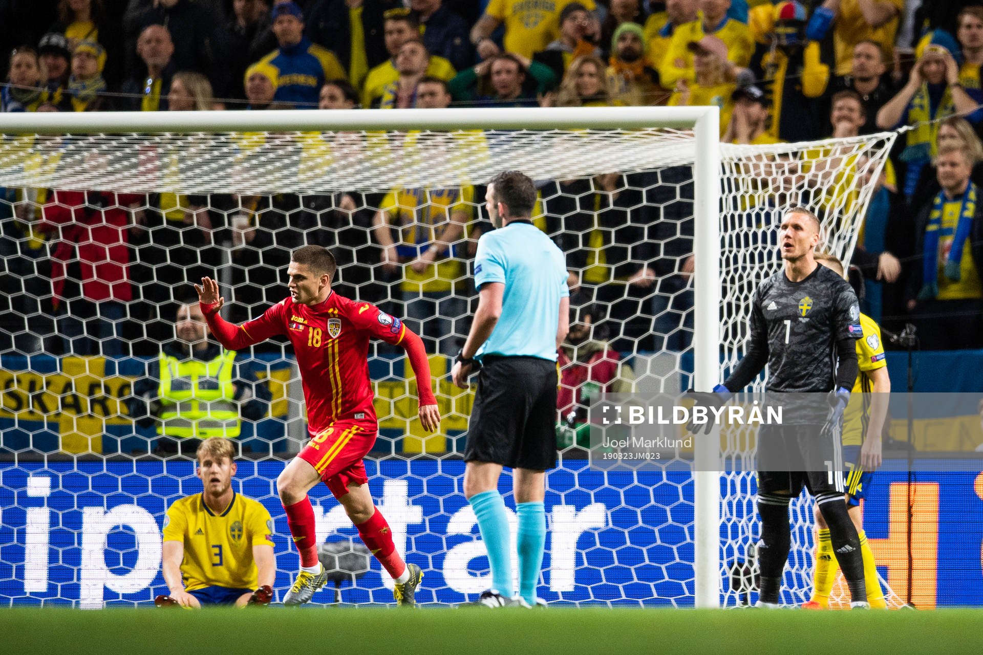 Filip Helander and goalkeeper Robin Olsen look dejected
