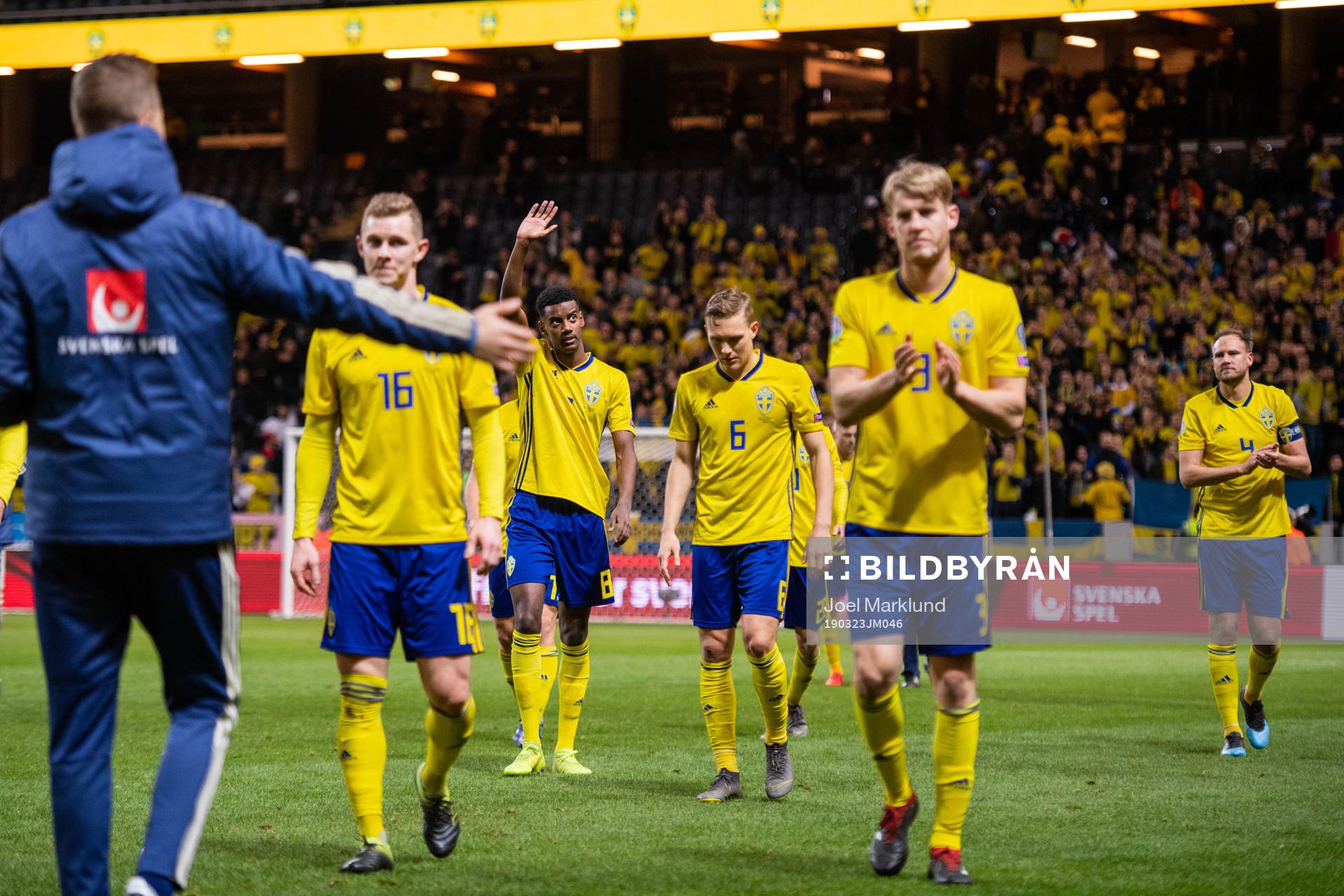 Alexander Isak amnd Andreas Granqvist celebrate