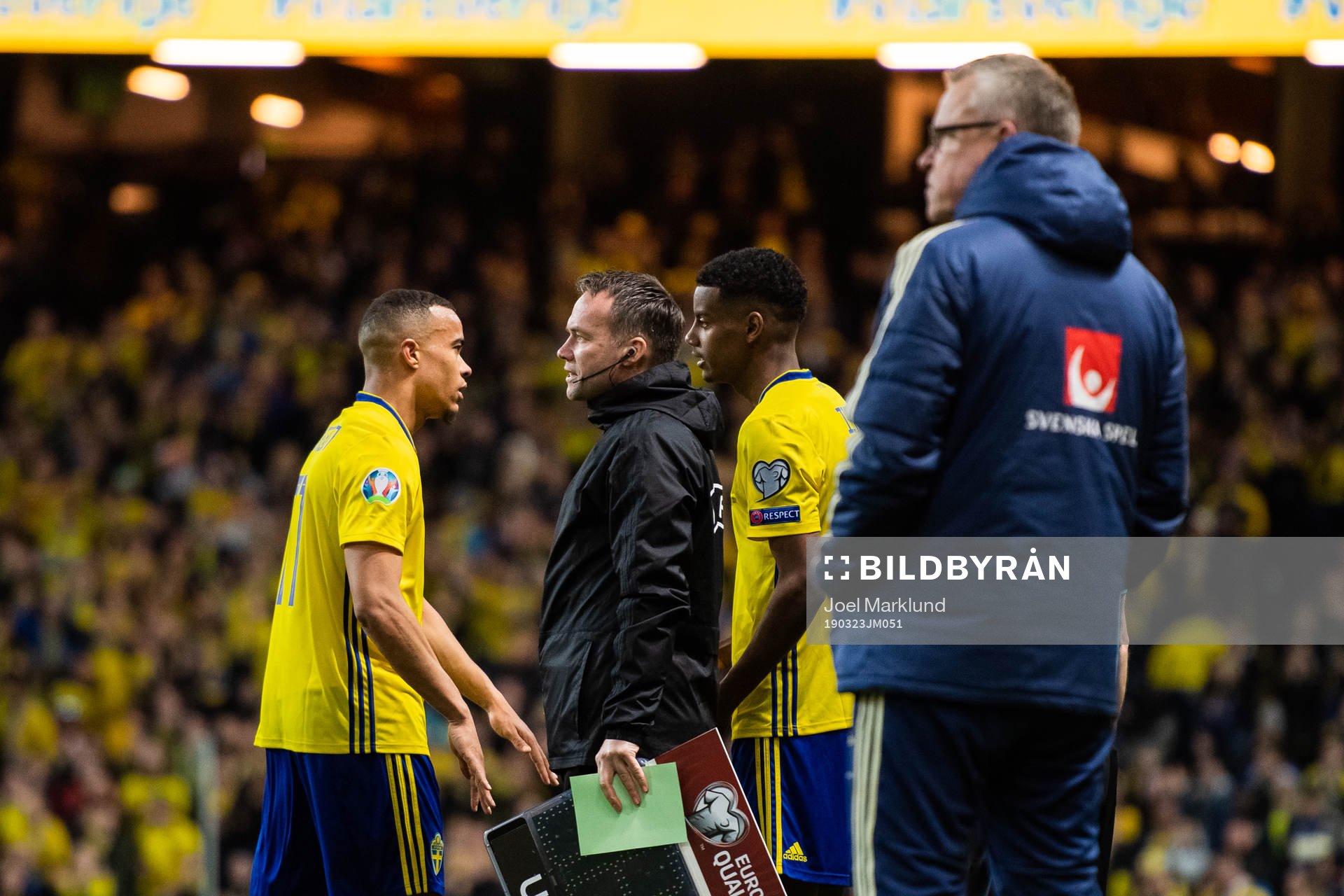 Robin Quaison is substituted for Alexander Isak of Sweden