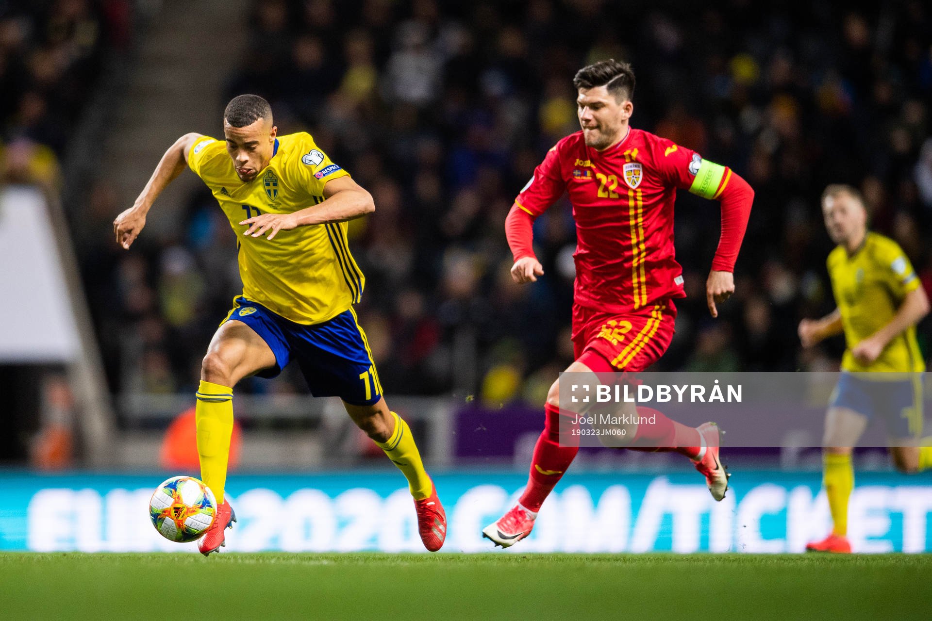 Robin Quaison of Sweden and Cristian Sapunaru of Romania