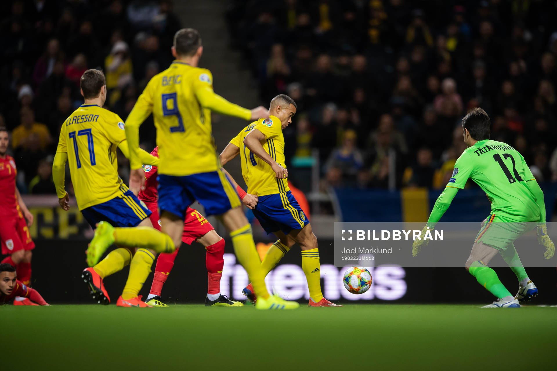 Robin Quaison of Sweden scores 1-0
