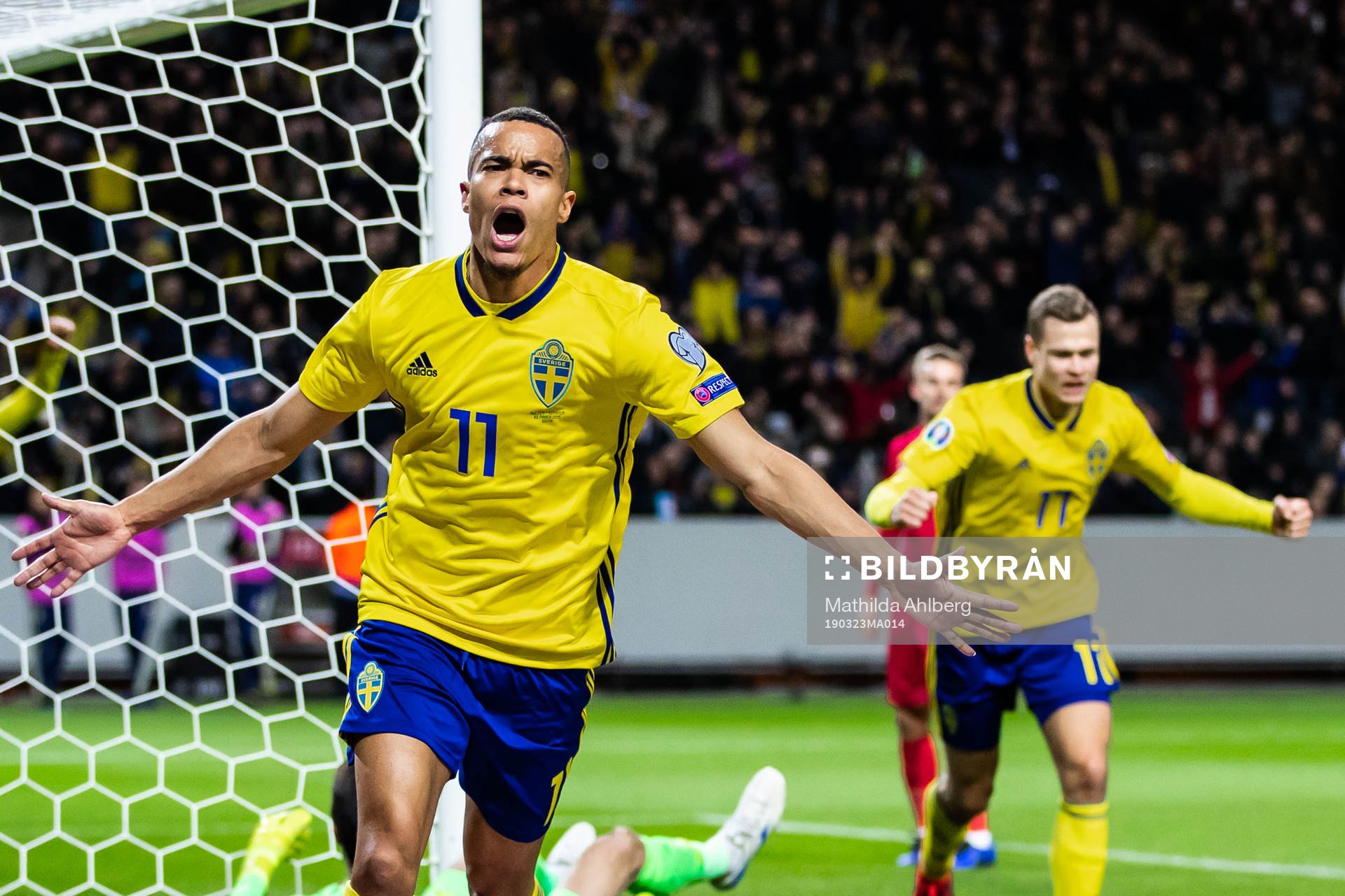 Robin Quaison of Sweden celebrates