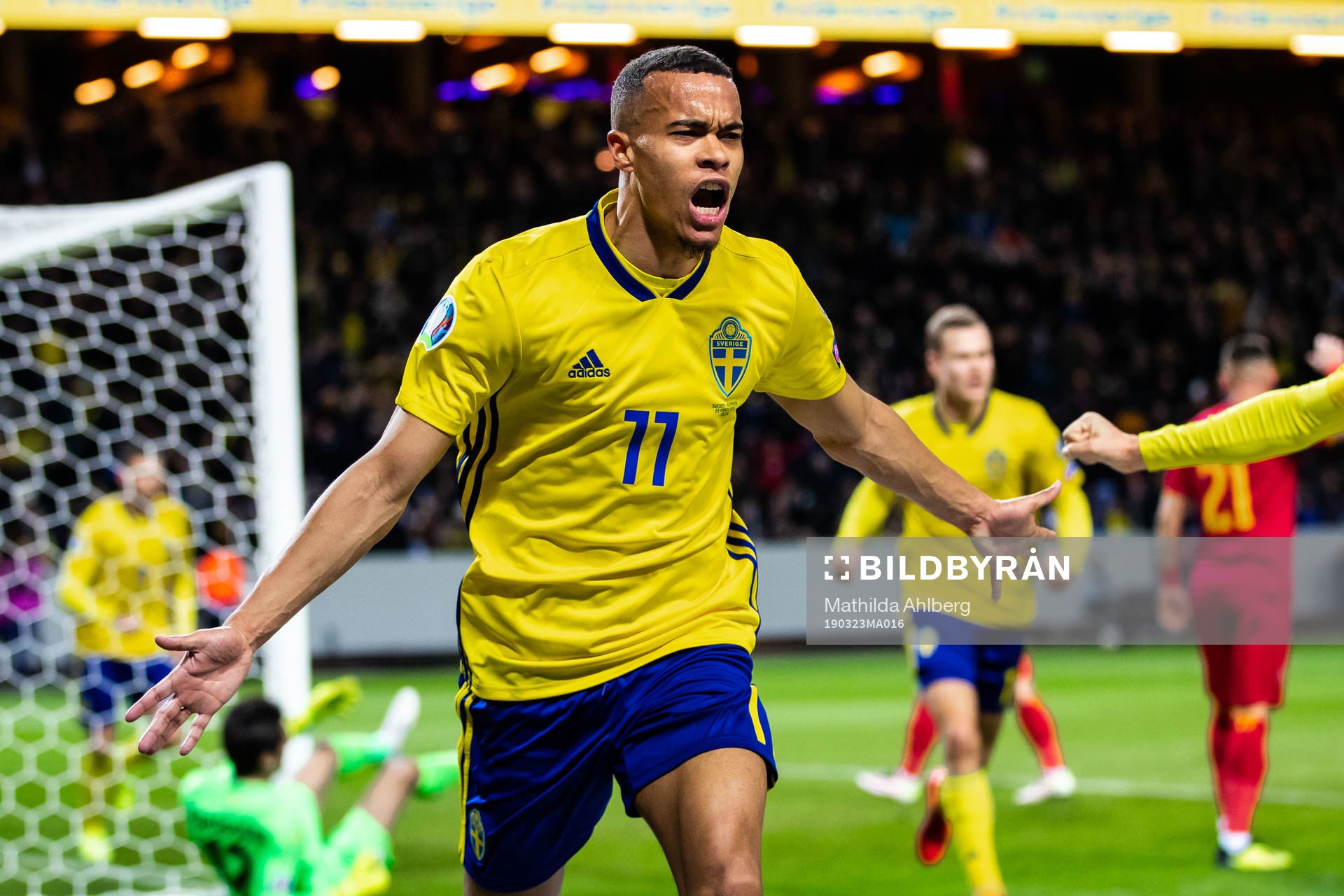 Robin Quaison of Sweden celebrates