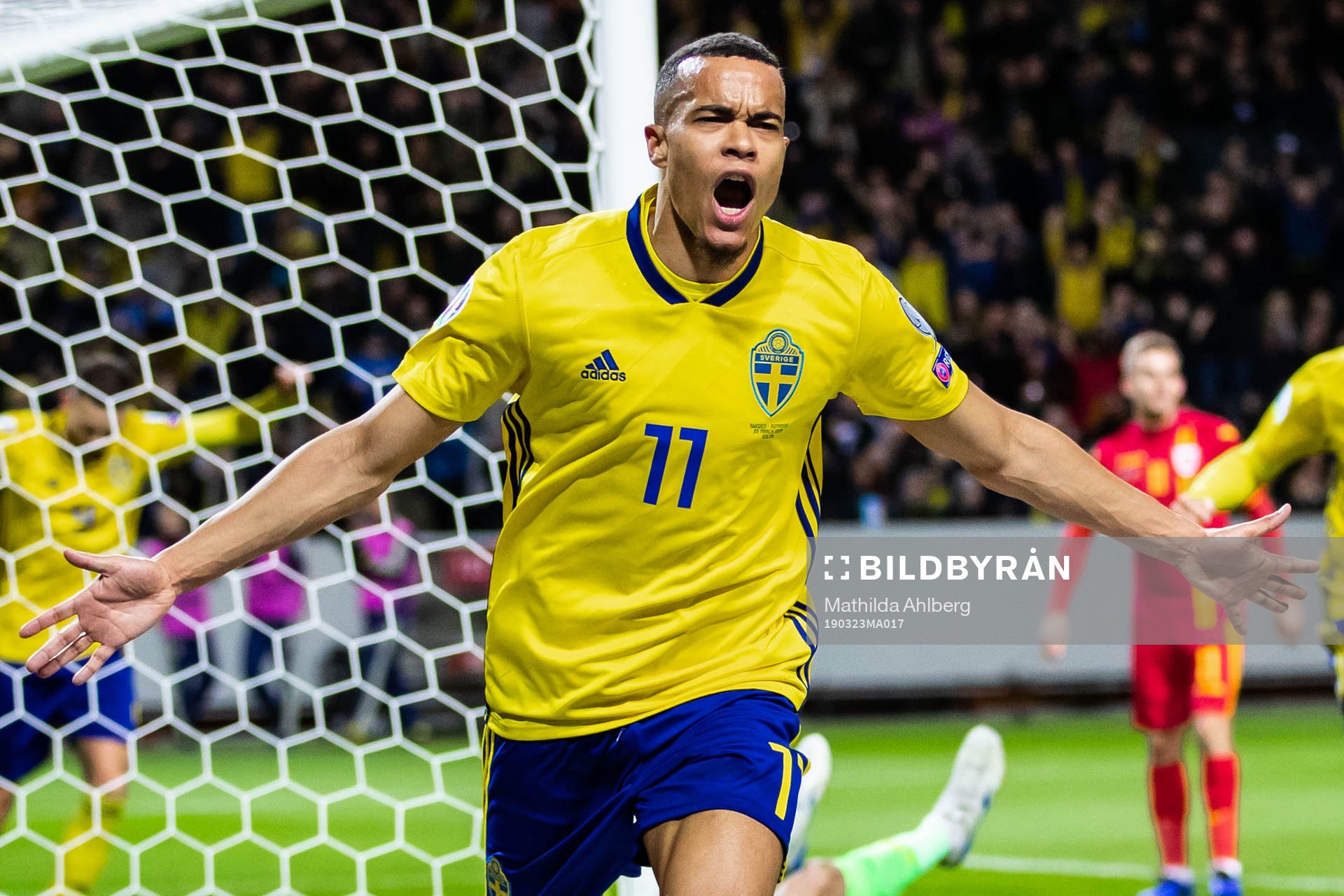 Robin Quaison of Sweden celebrates