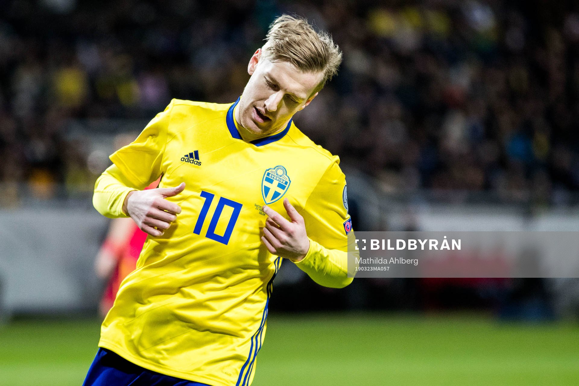 Emil Forsberg of Sweden looks dejected