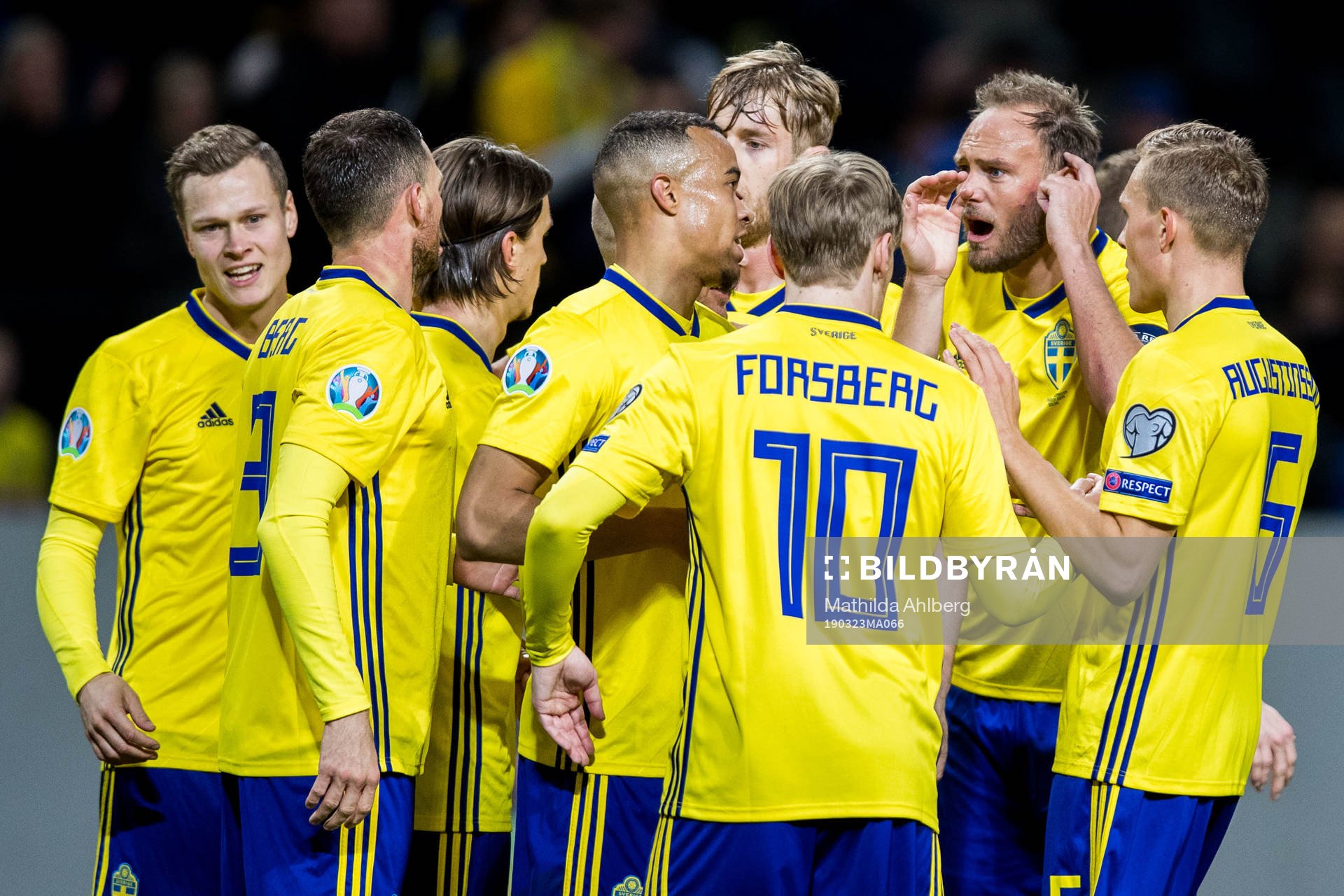 Andreas Granqvist of Sweden talks to his teammates