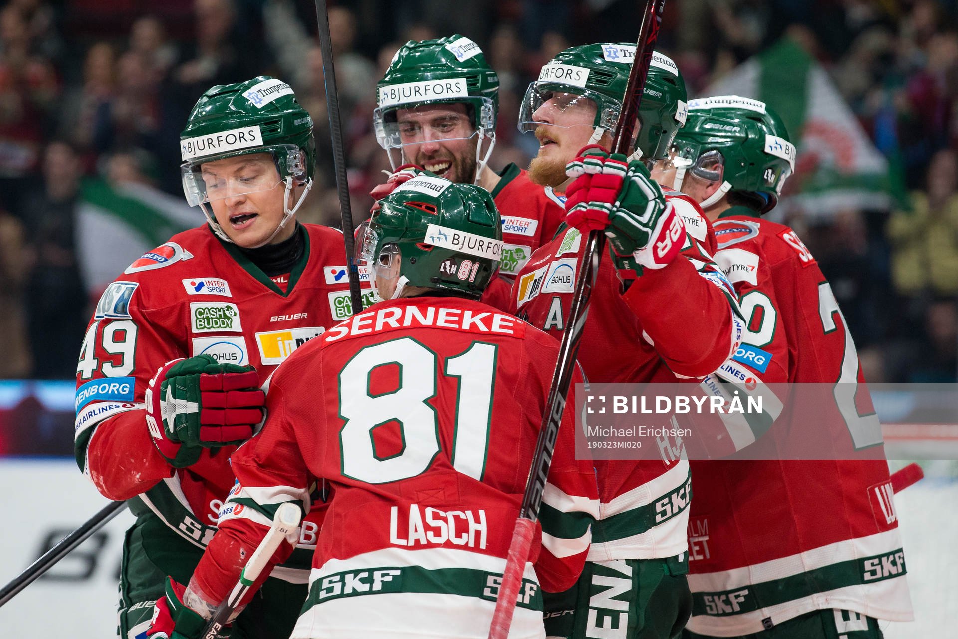 Frölundas Rhett Rakshani jublar med lagkamrater