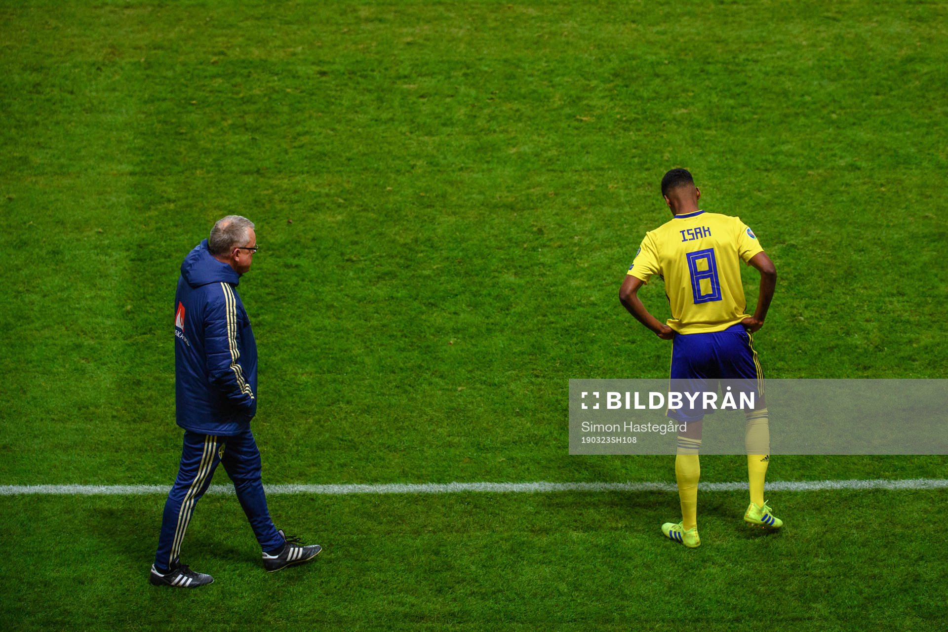 Head coach Janne Andersson and Alexander Isak of Sweden
