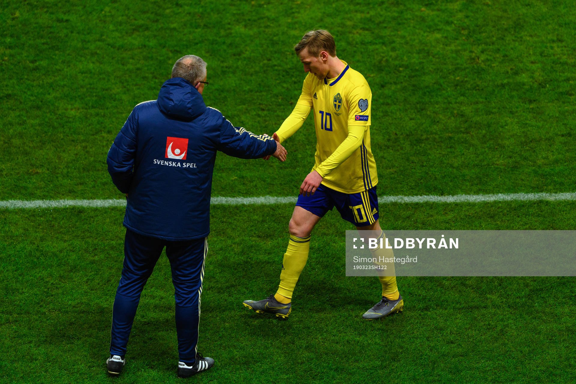 Head coach Janne Andersson and Emil Forsberg of Sweden