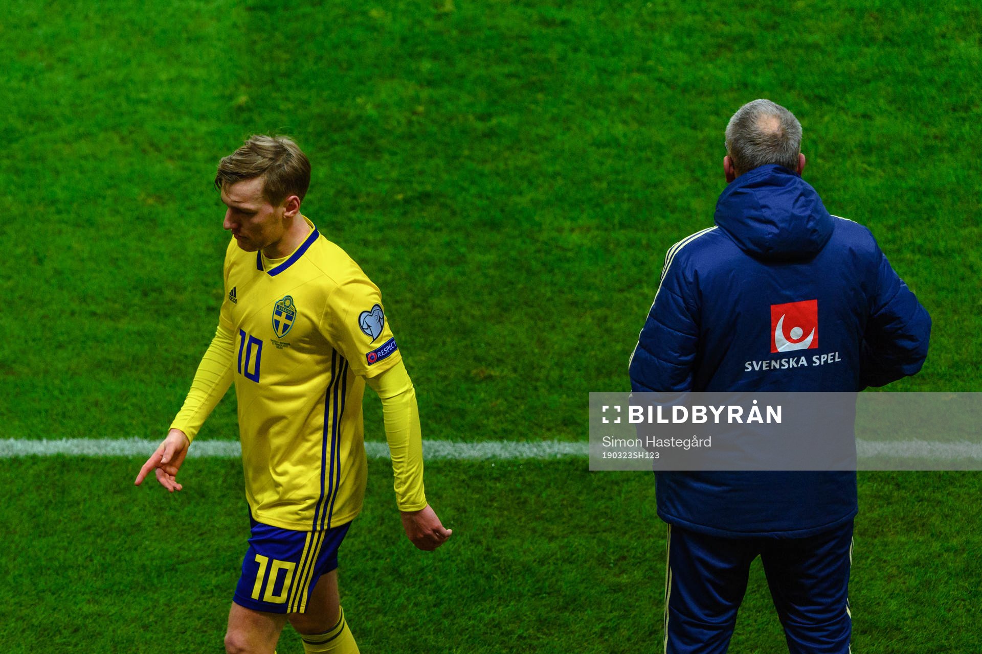 Head coach Janne Andersson and Emil Forsberg of Sweden