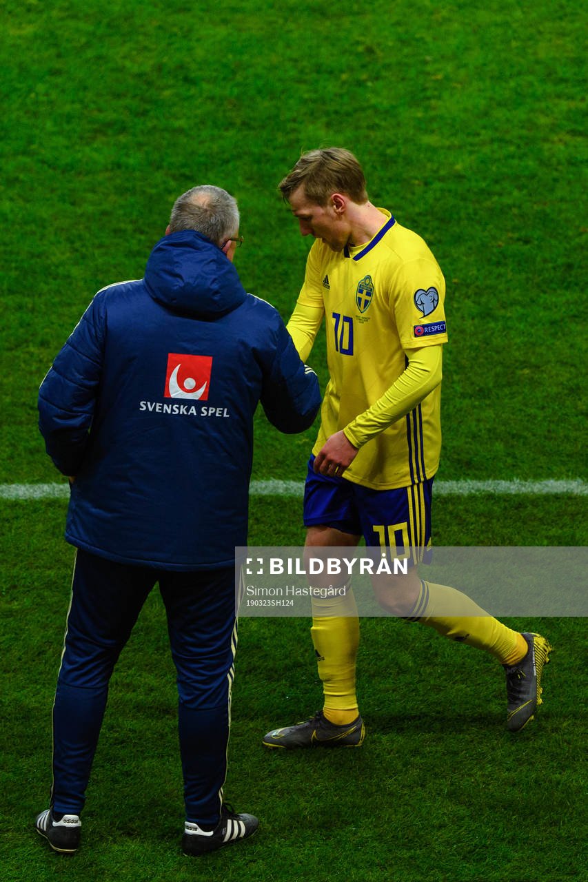 Head coach Janne Andersson and Emil Forsberg of Sweden
