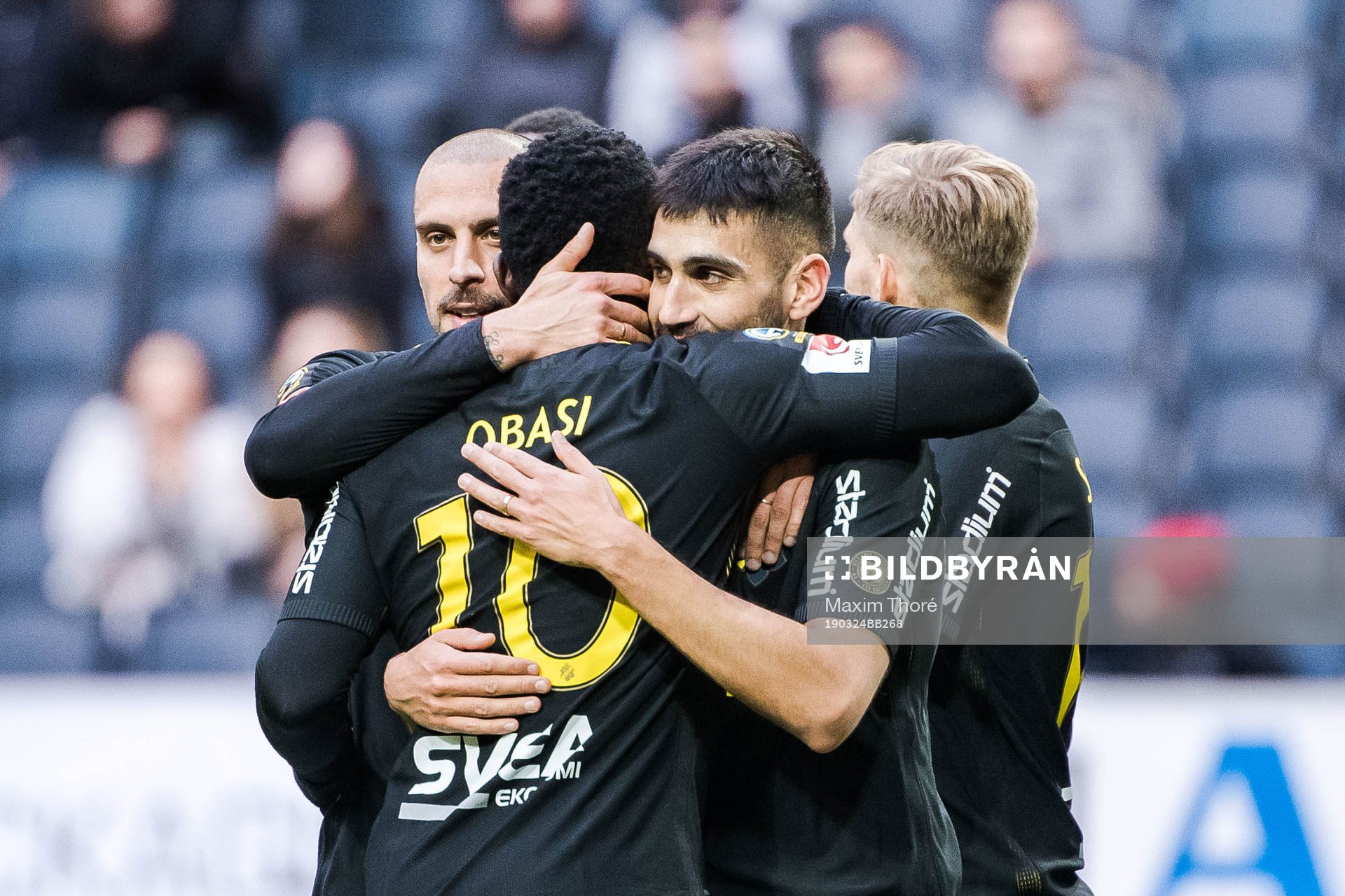 s Stefan Silva jublar med lagkamrater