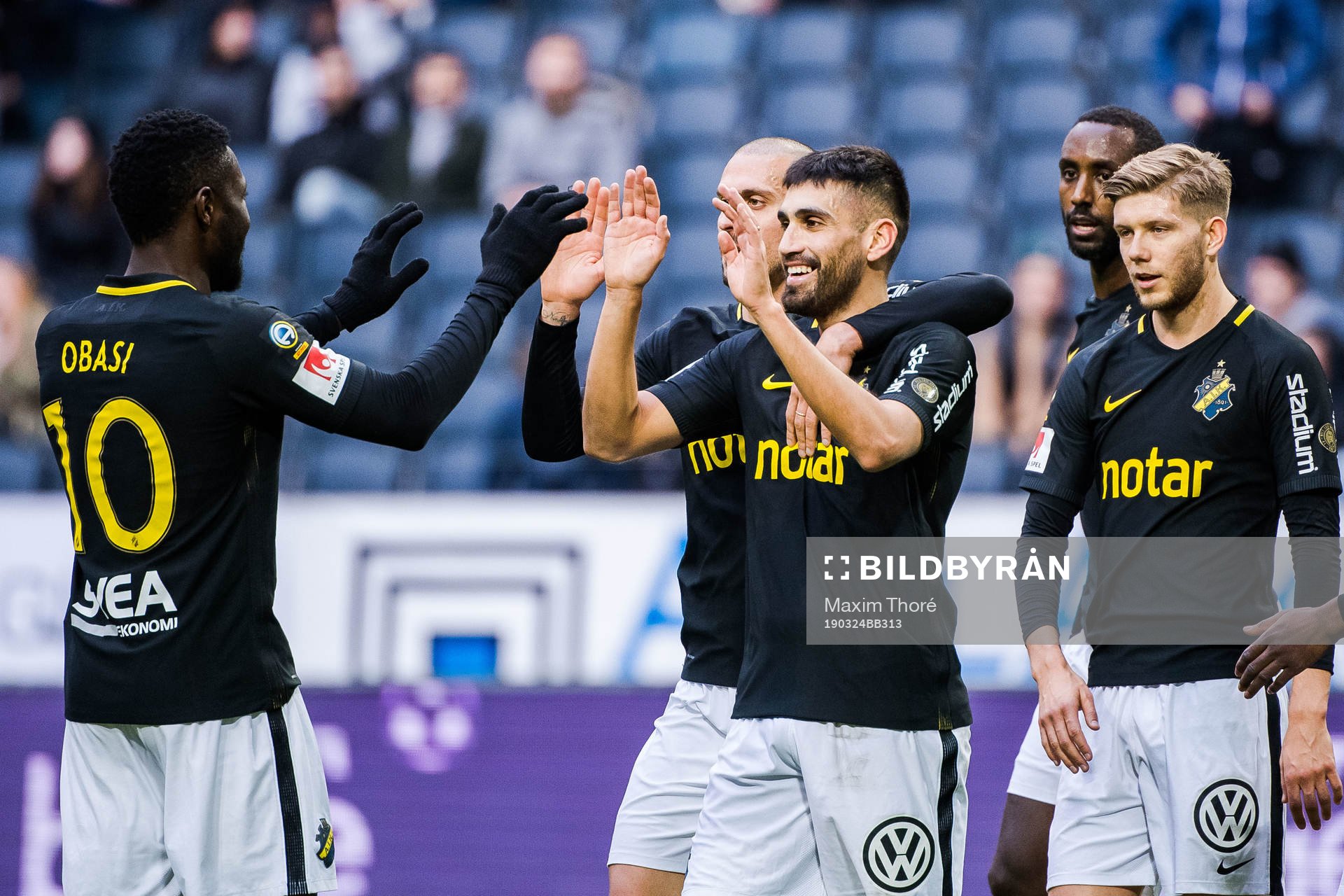 s Stefan Silva jublar med Chinedu Ogbuke Obasi