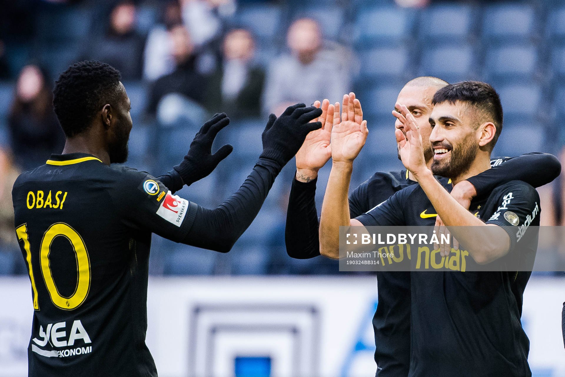 s Stefan Silva jublar med Chinedu Ogbuke Obasi