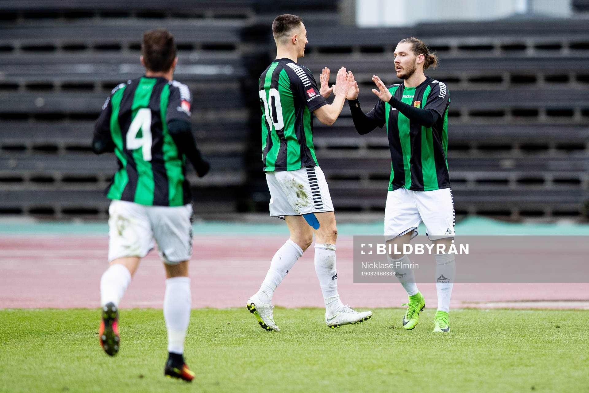 GAIS Karl Bohm, Leonard Pllana och Evaldo Nascimento Lamaur Neto jublar efter 1-0 under träningsmatchen i fotboll mellan Häcken och Gais 24 mars 2019 i Göteborg.