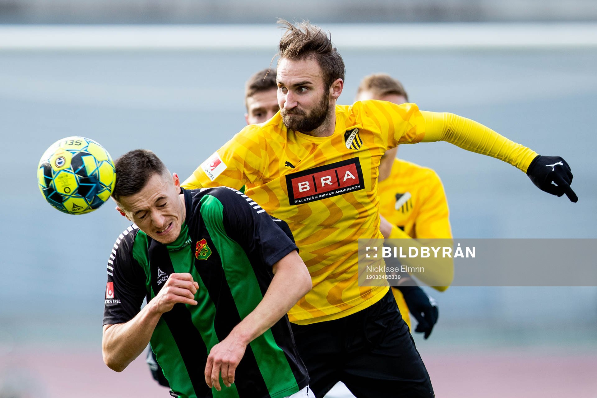 GAIS Leonard Pllana mot Häckens Oskar Sverrisson