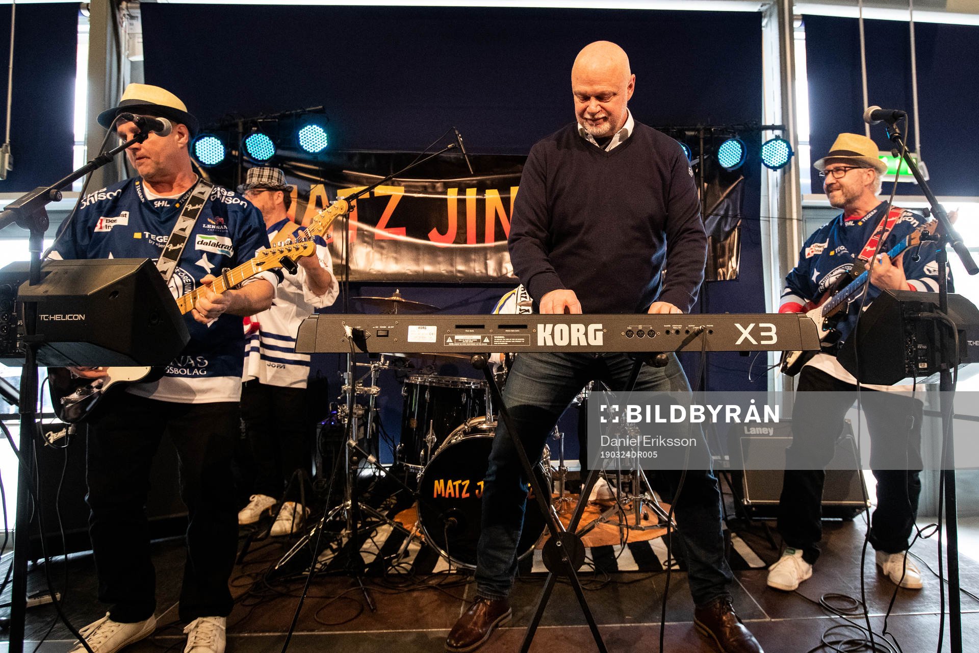Leksands tränare Roger Melin spelar keyboard i