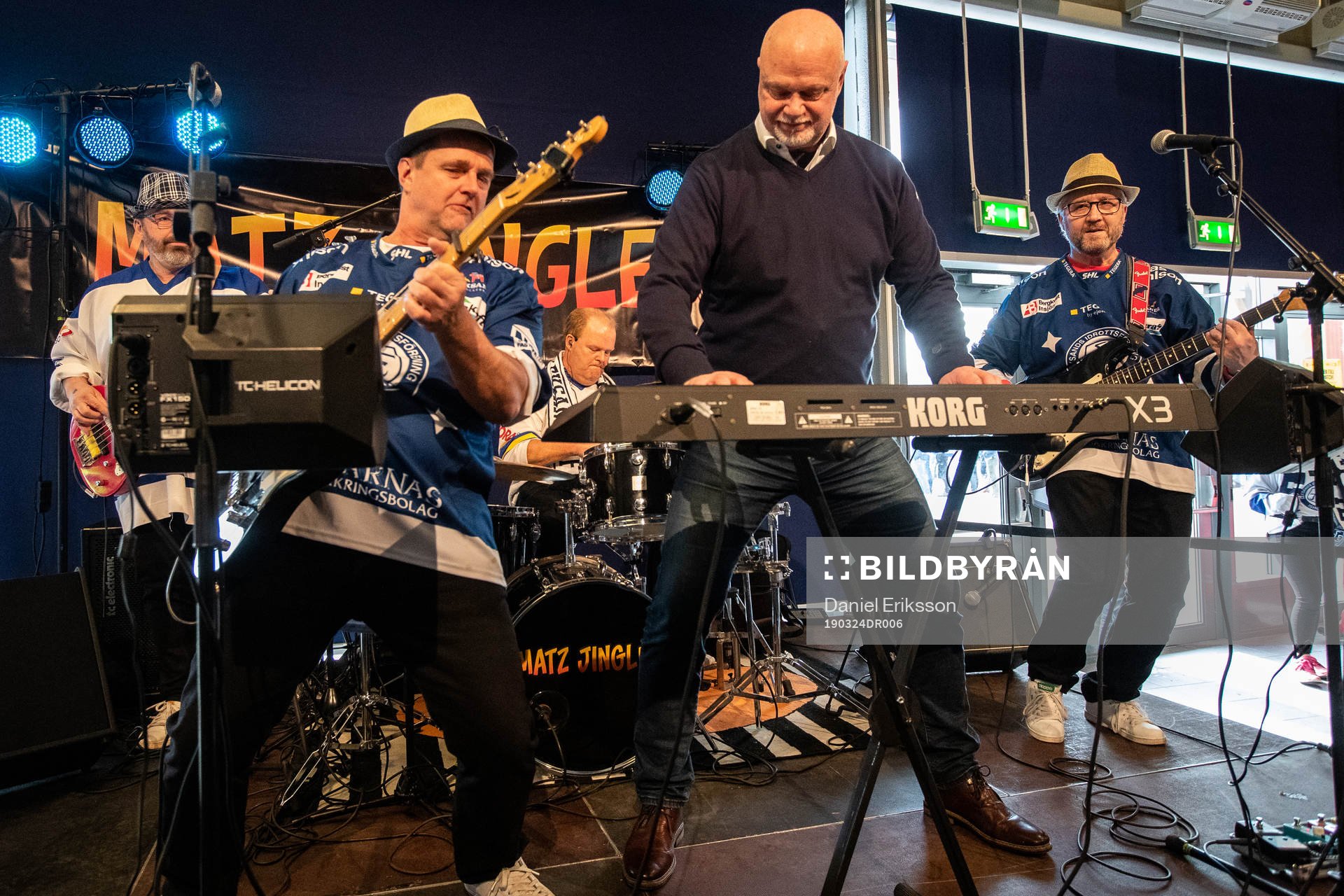 Leksands tränare Roger Melin spelar keyboard i